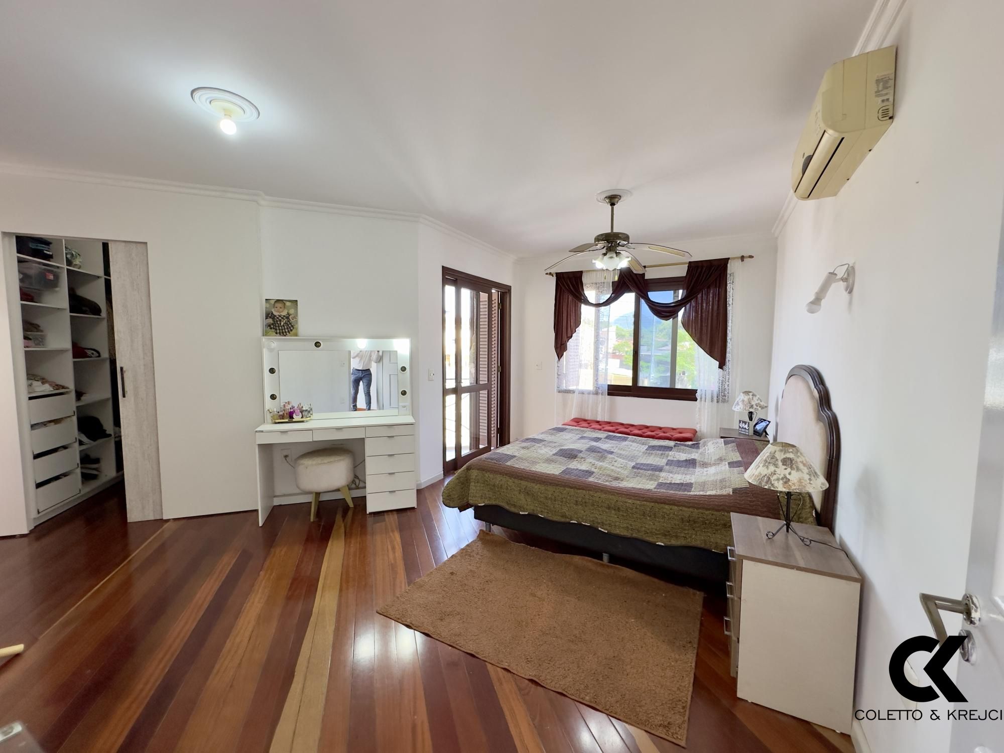 Casa, 4 quartos, 324 m² - Foto 2