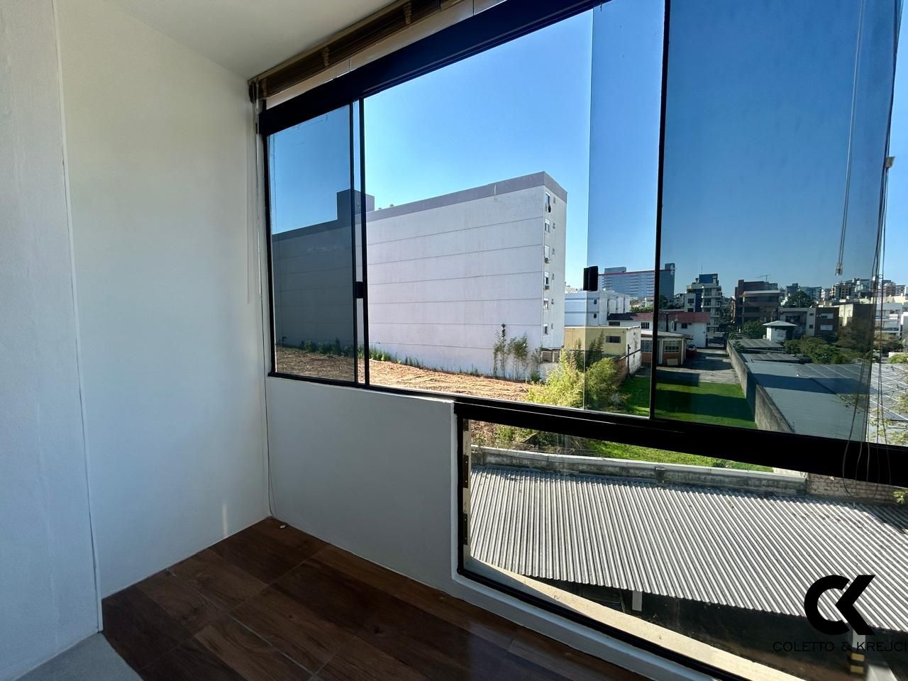 Apartamento à venda com 2 quartos, 64m² - Foto 5