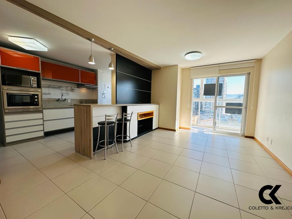 Apartamento à venda com 3 quartos, 93m² - Foto 2