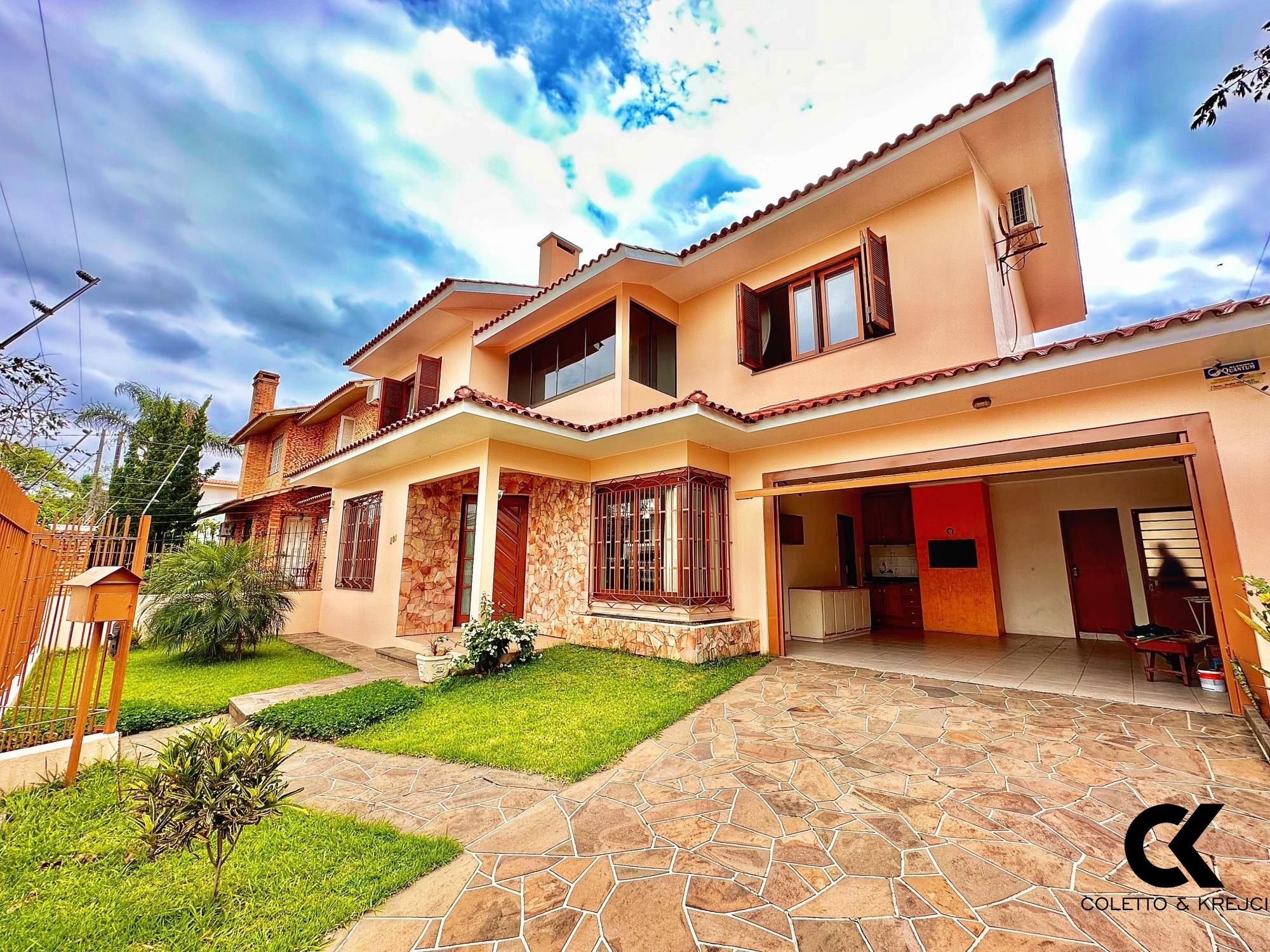 Casa, 4 quartos, 220 m² - Foto 1