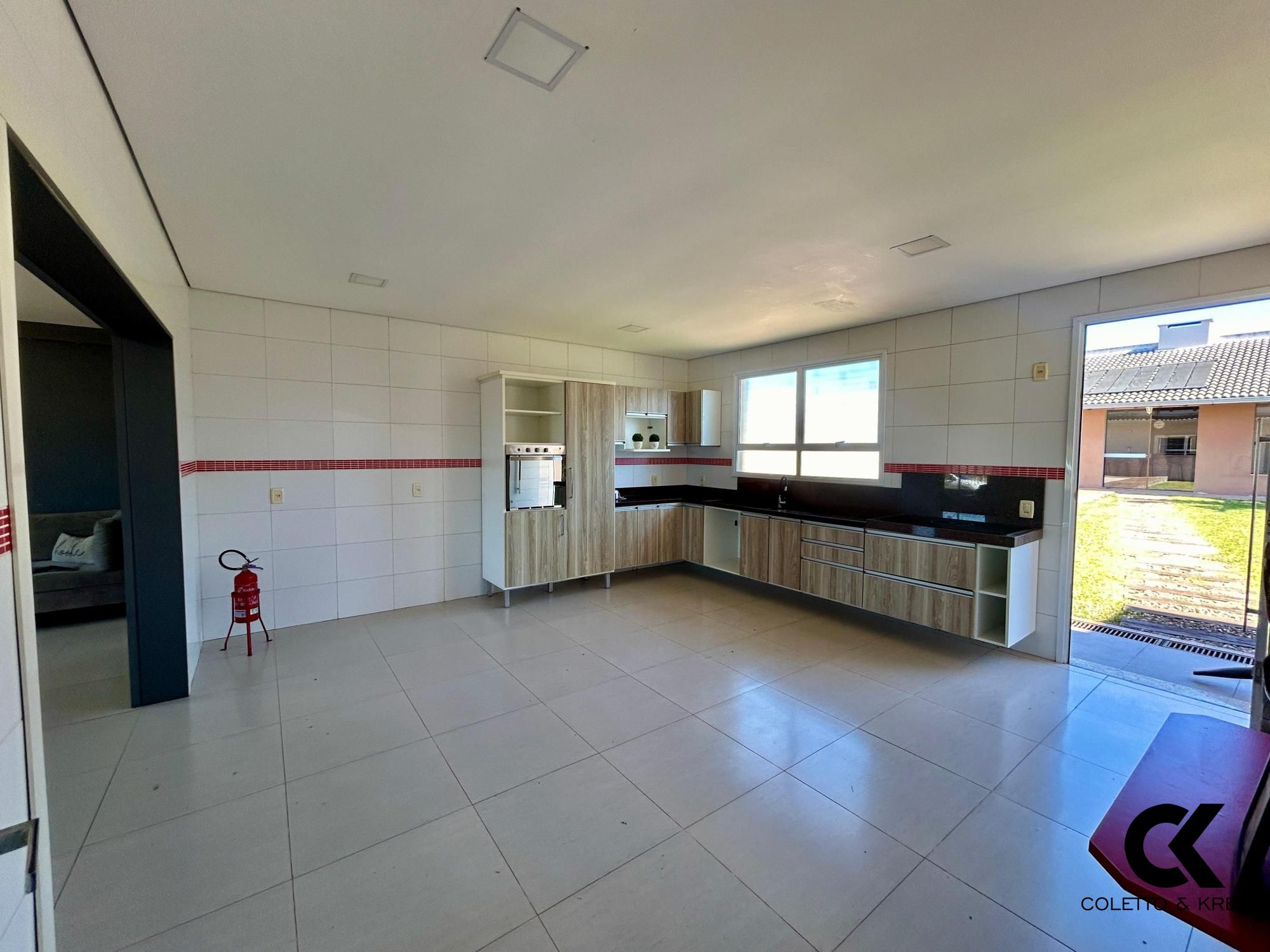 Casa à venda com 5 quartos, 323m² - Foto 3