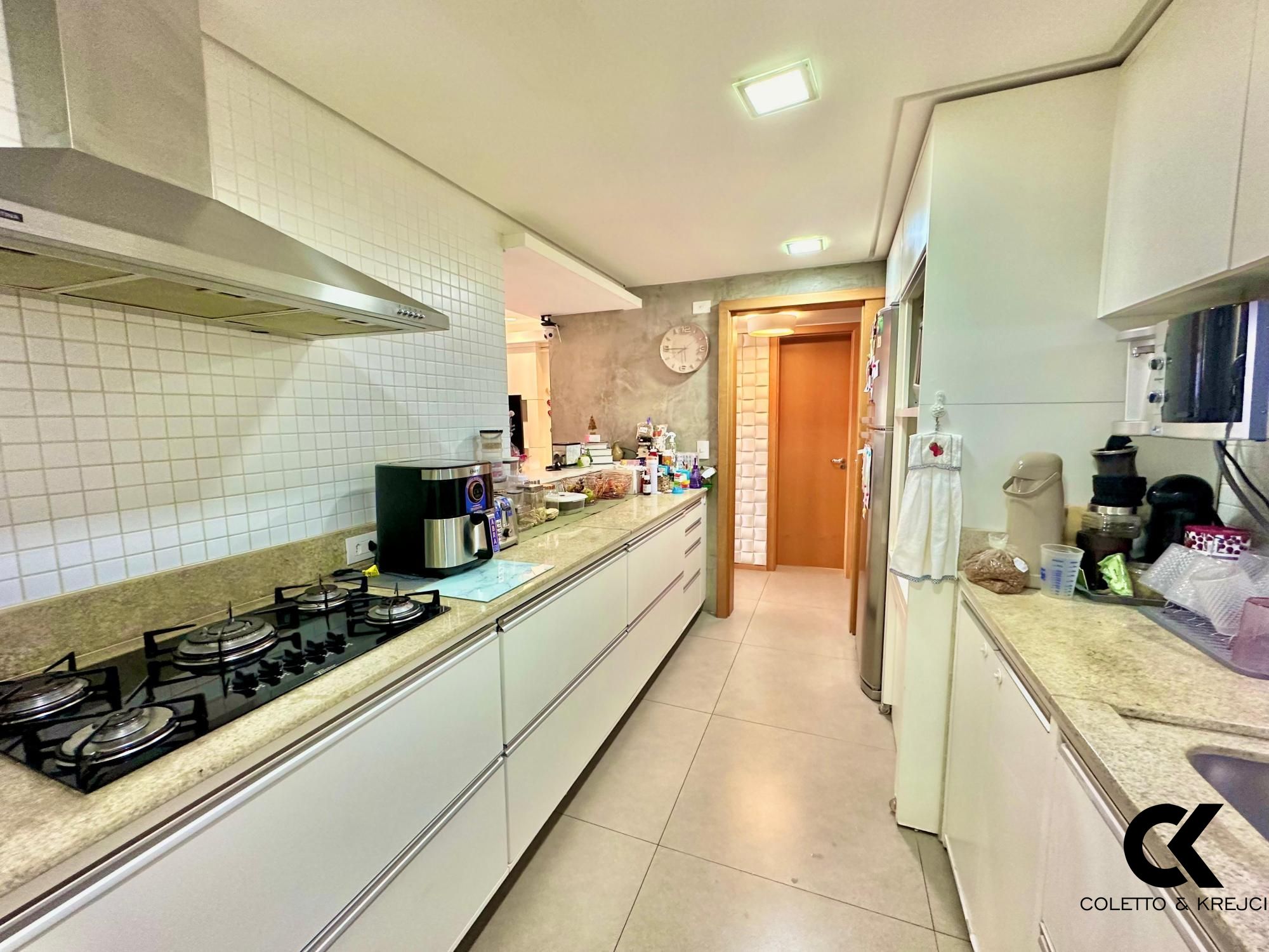 Apartamento à venda com 3 quartos, 135m² - Foto 5