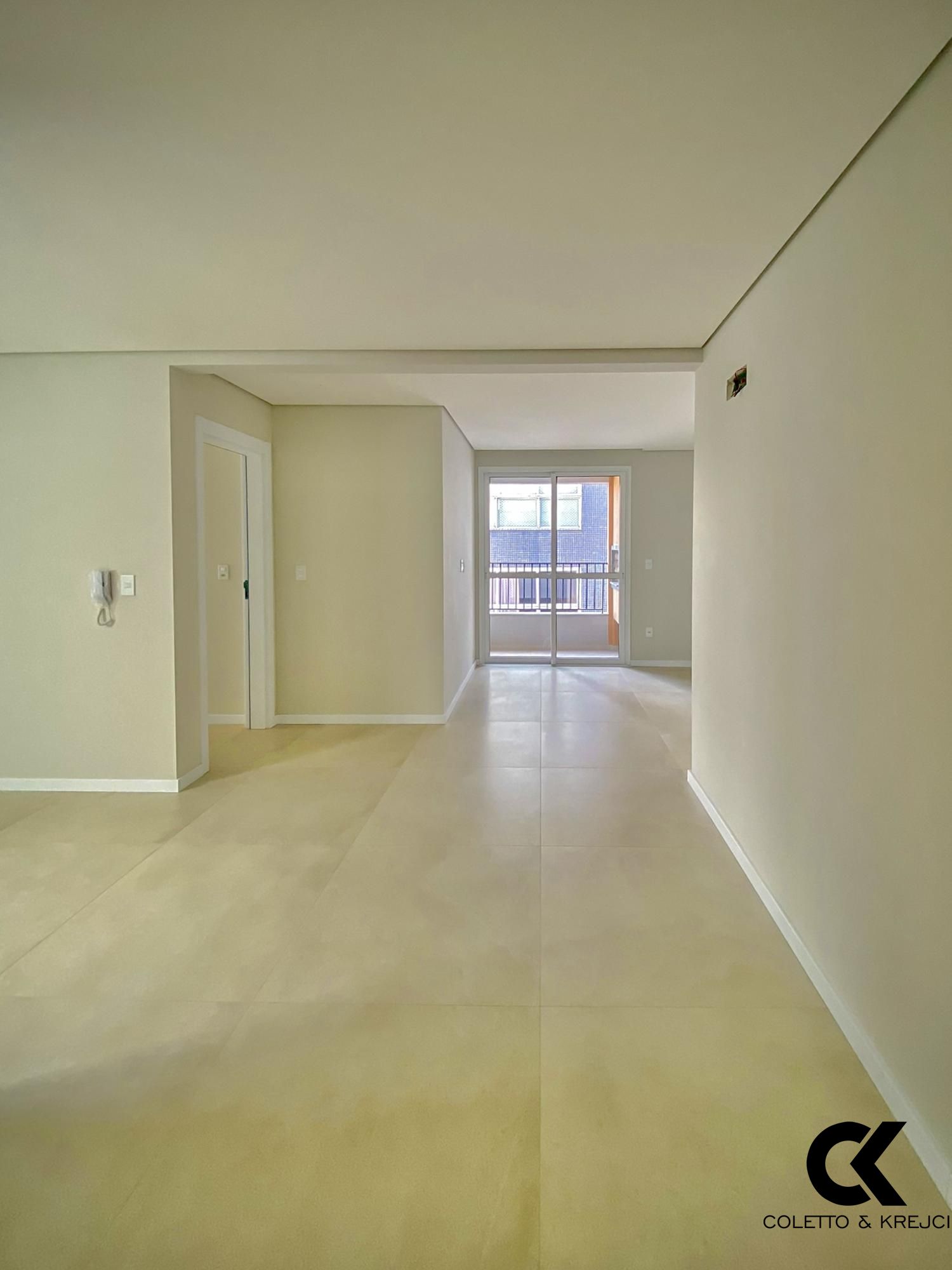 Apartamento à venda com 2 quartos, 83m² - Foto 3