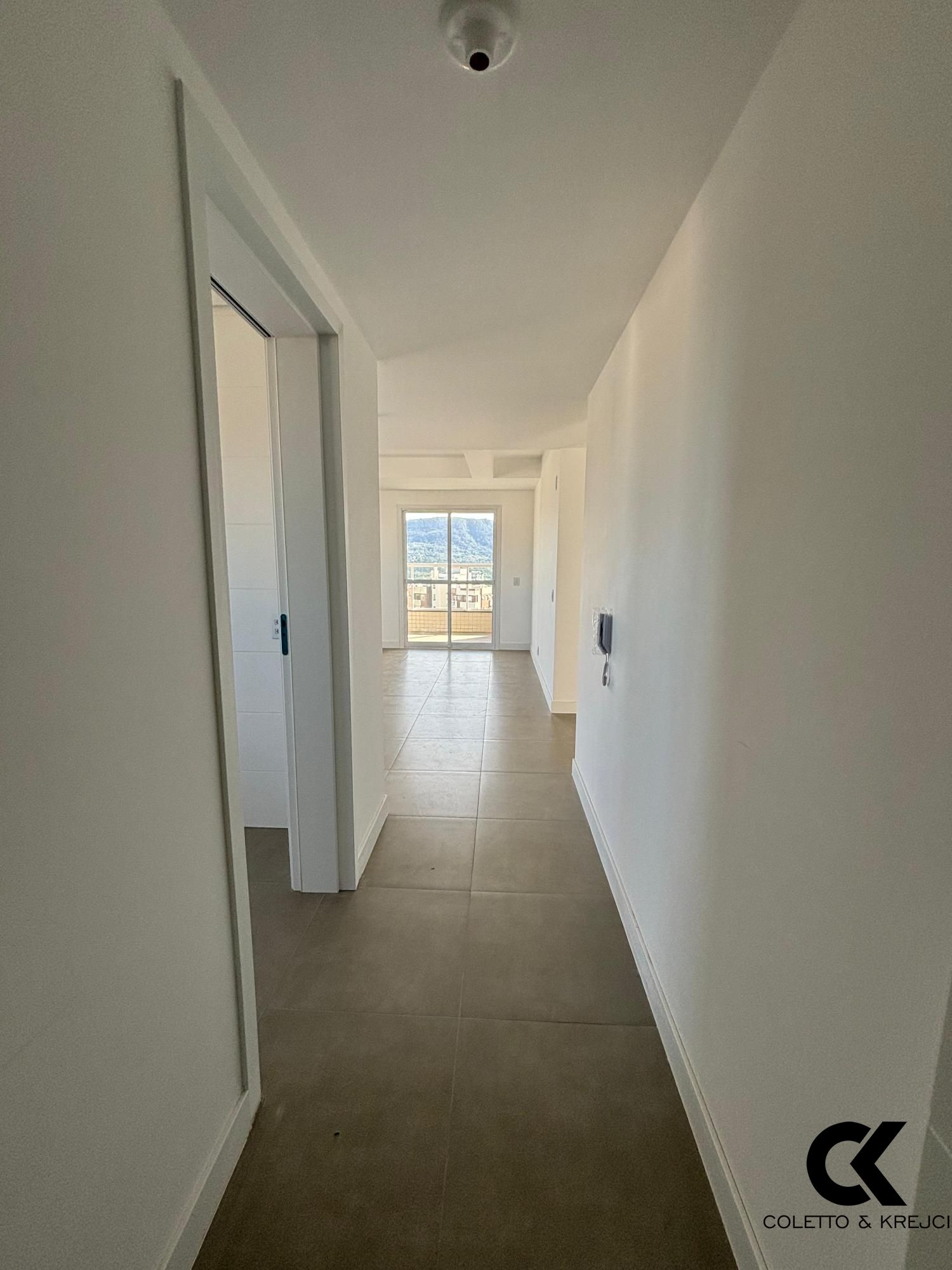 Apartamento à venda com 2 quartos, 95m² - Foto 2