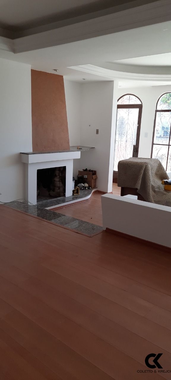 Casa à venda com 3 quartos, 280m² - Foto 1