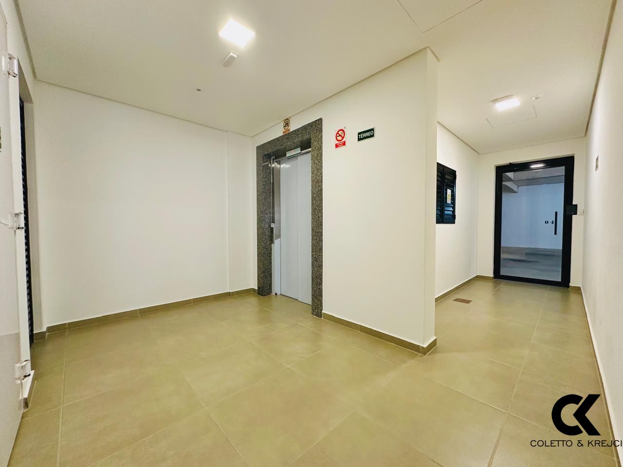 Apartamento à venda com 2 quartos, 51m² - Foto 2