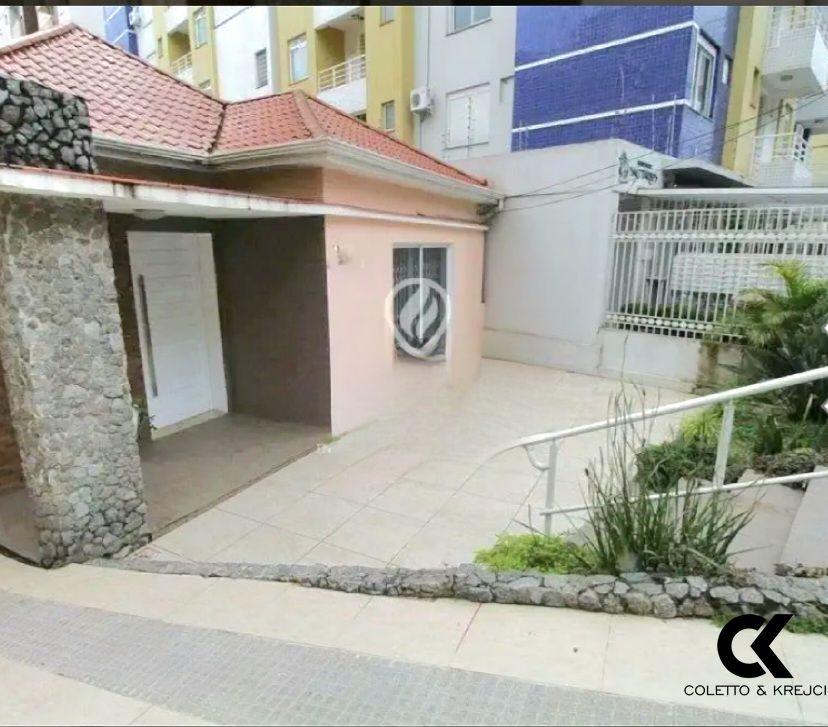 Casa, 3 quartos, 196 m² - Foto 1
