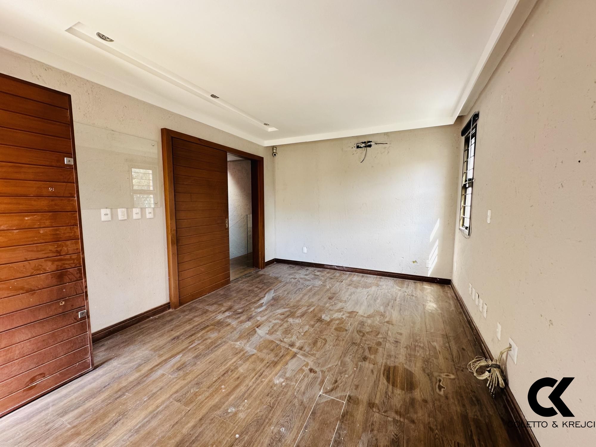 Casa à venda com 3 quartos, 216m² - Foto 3