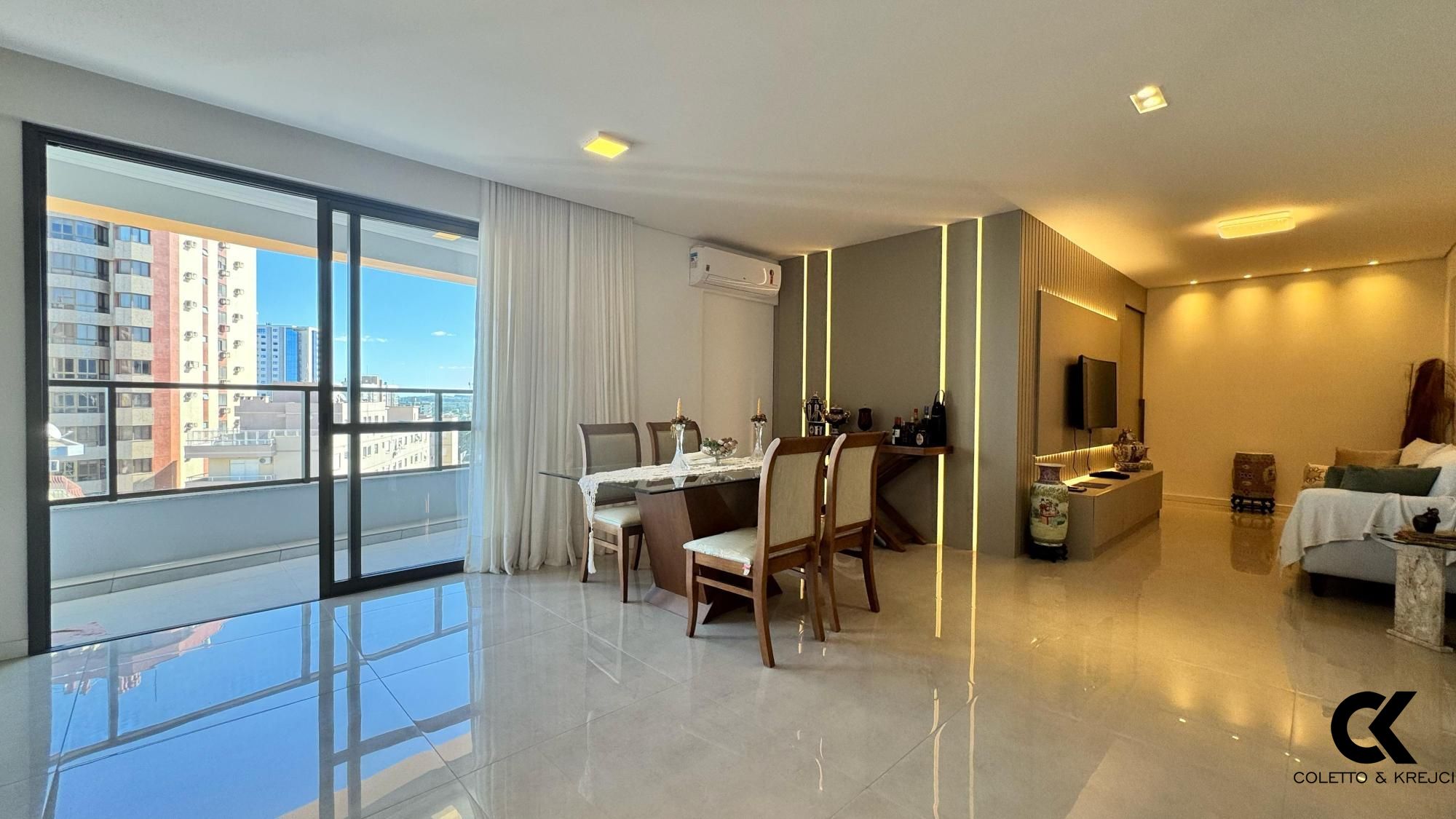 Apartamento à venda com 3 quartos, 137m² - Foto 1