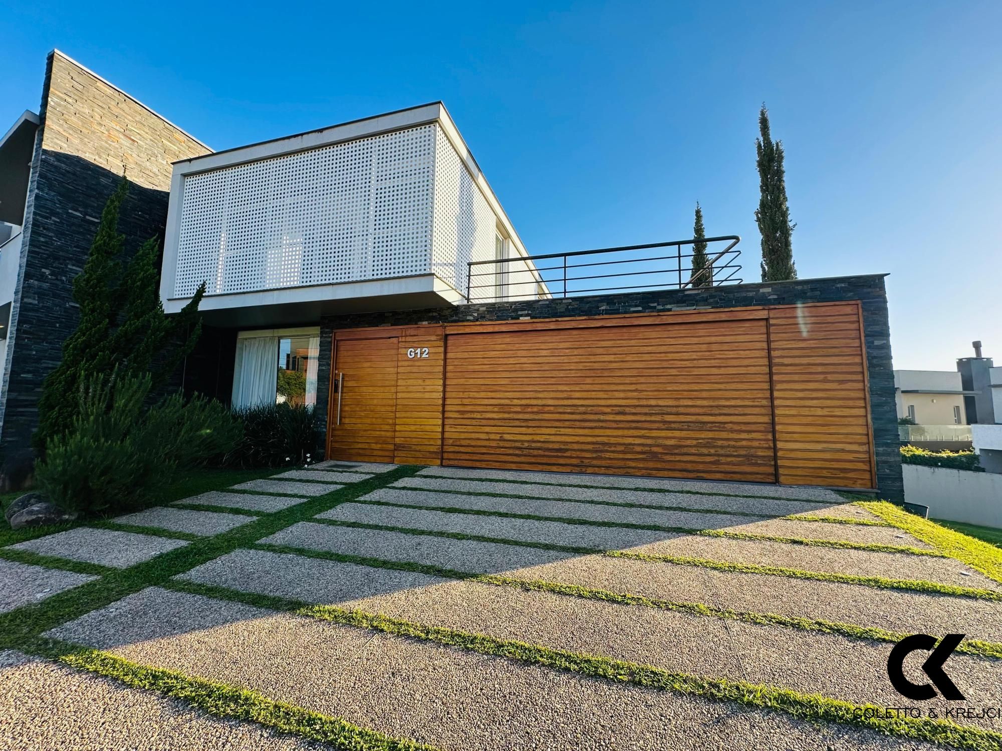 Casa de Condomínio à venda com 3 quartos, 298m² - Foto 1