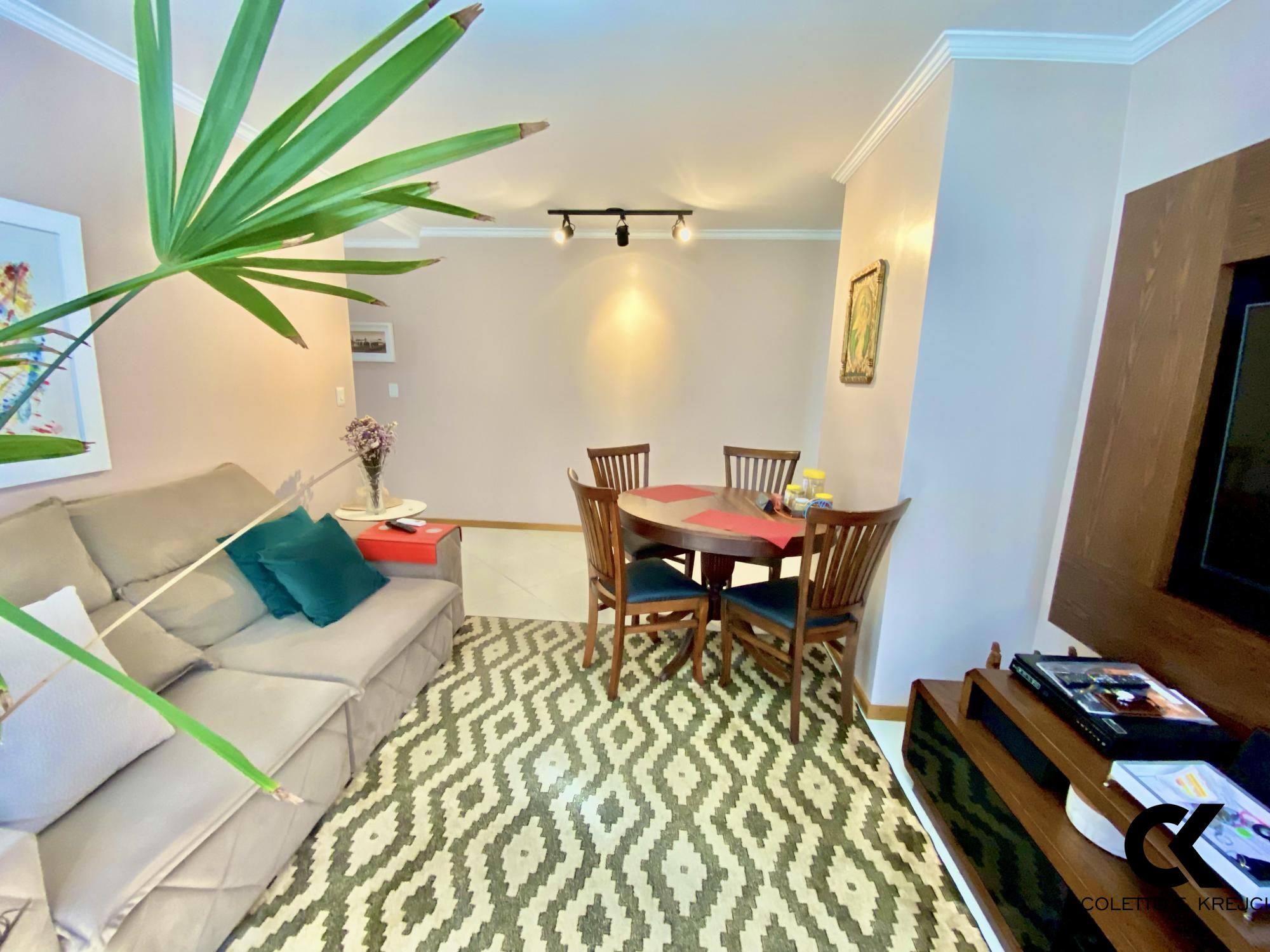 Apartamento à venda com 2 quartos, 68m² - Foto 1