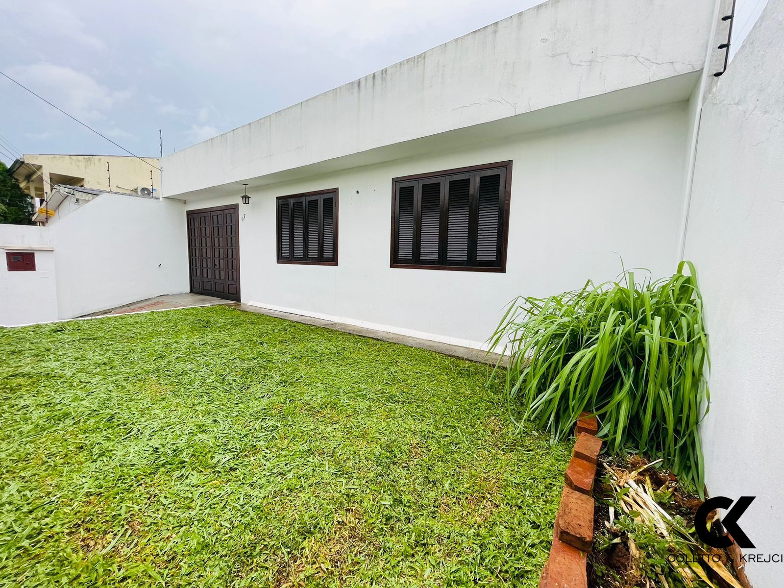 Casa à venda com 4 quartos, 80m² - Foto 1