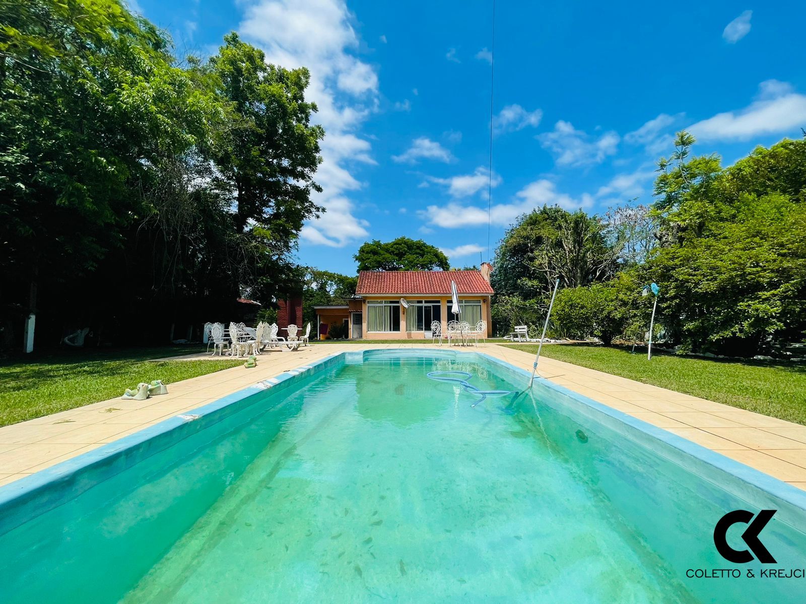 Fazenda à venda com 4 quartos, 200m² - Foto 1