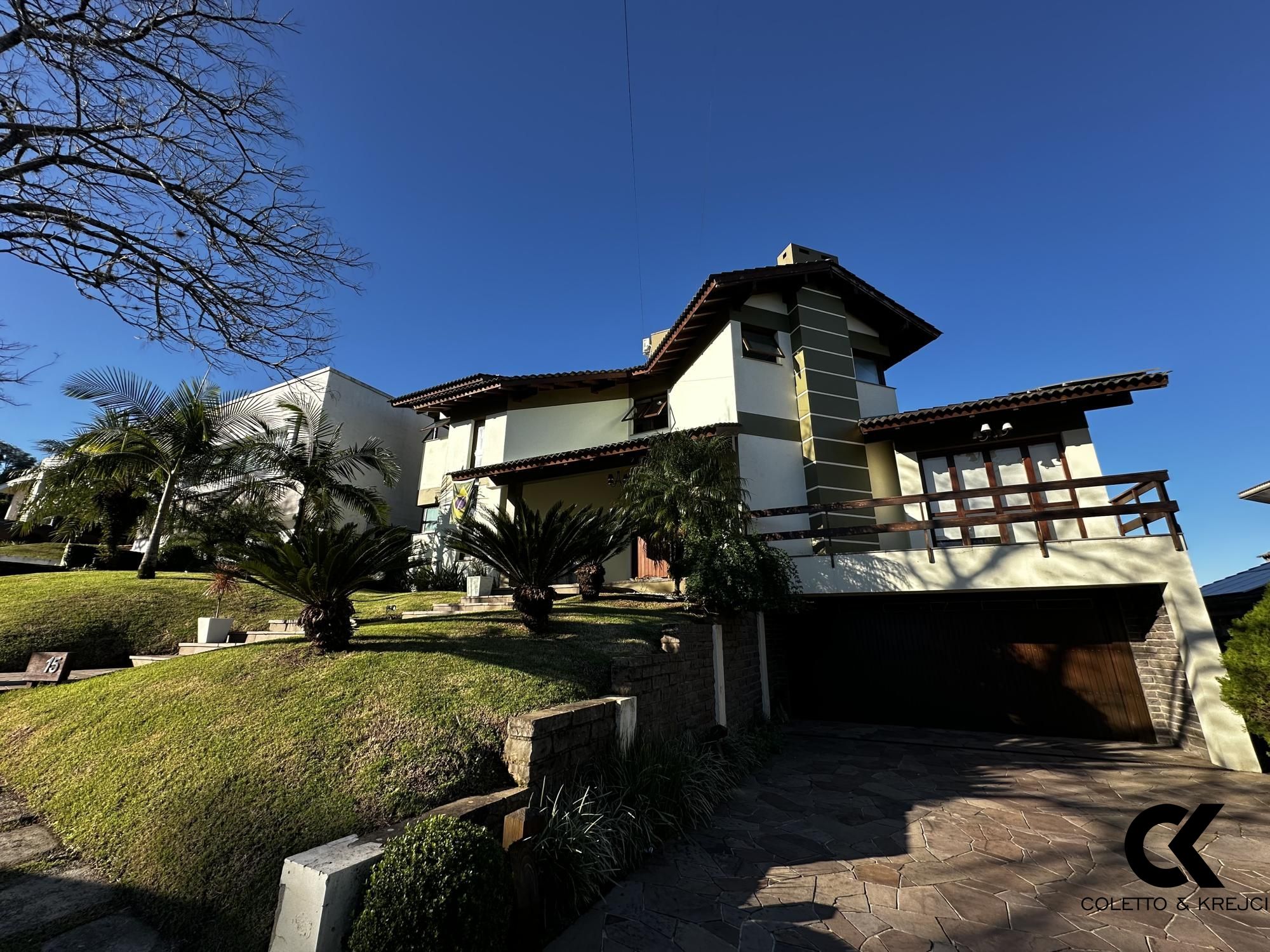 Casa de Condomínio à venda com 4 quartos, 324m² - Foto 1