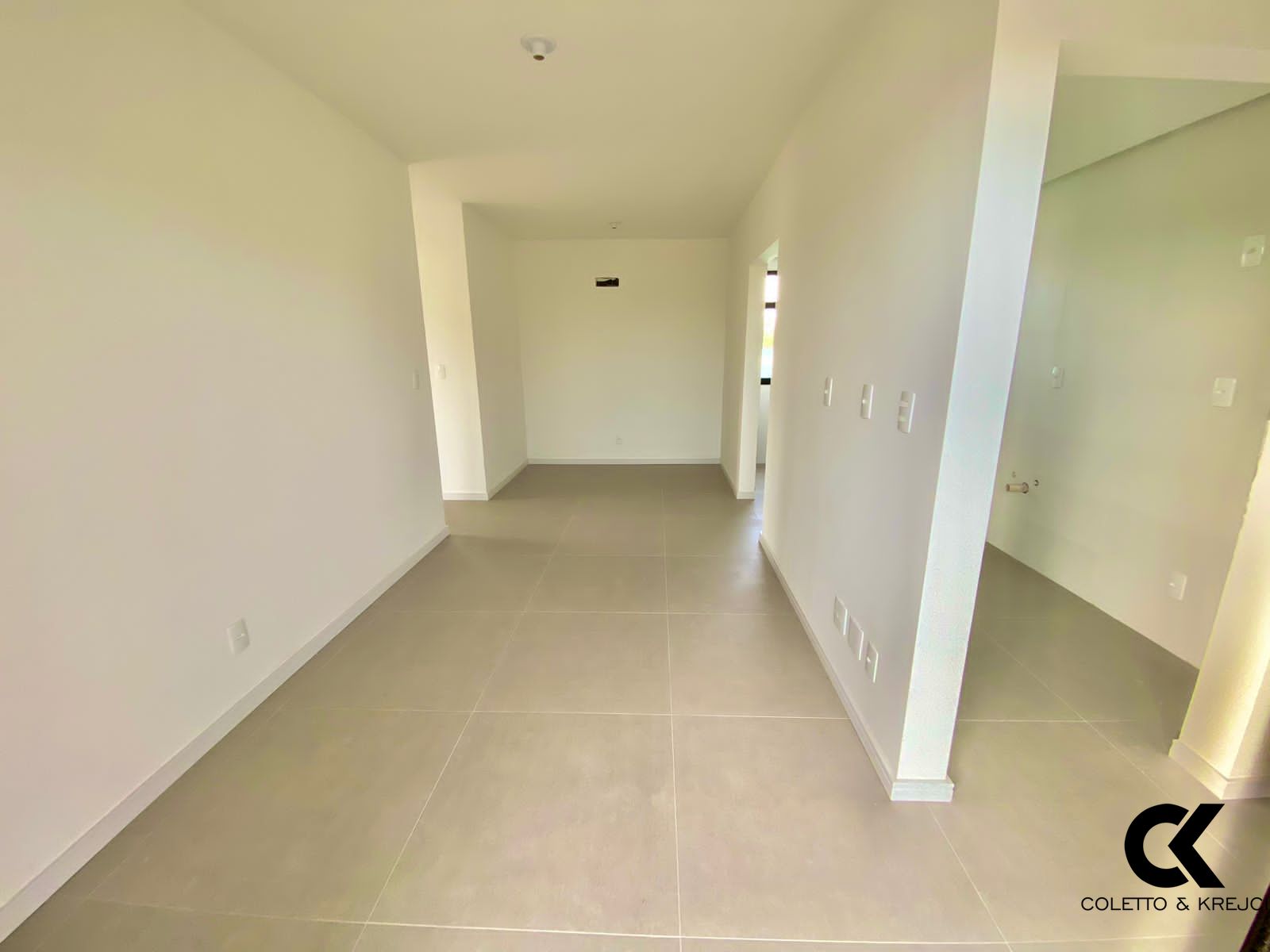 Apartamento à venda com 2 quartos, 80m² - Foto 3