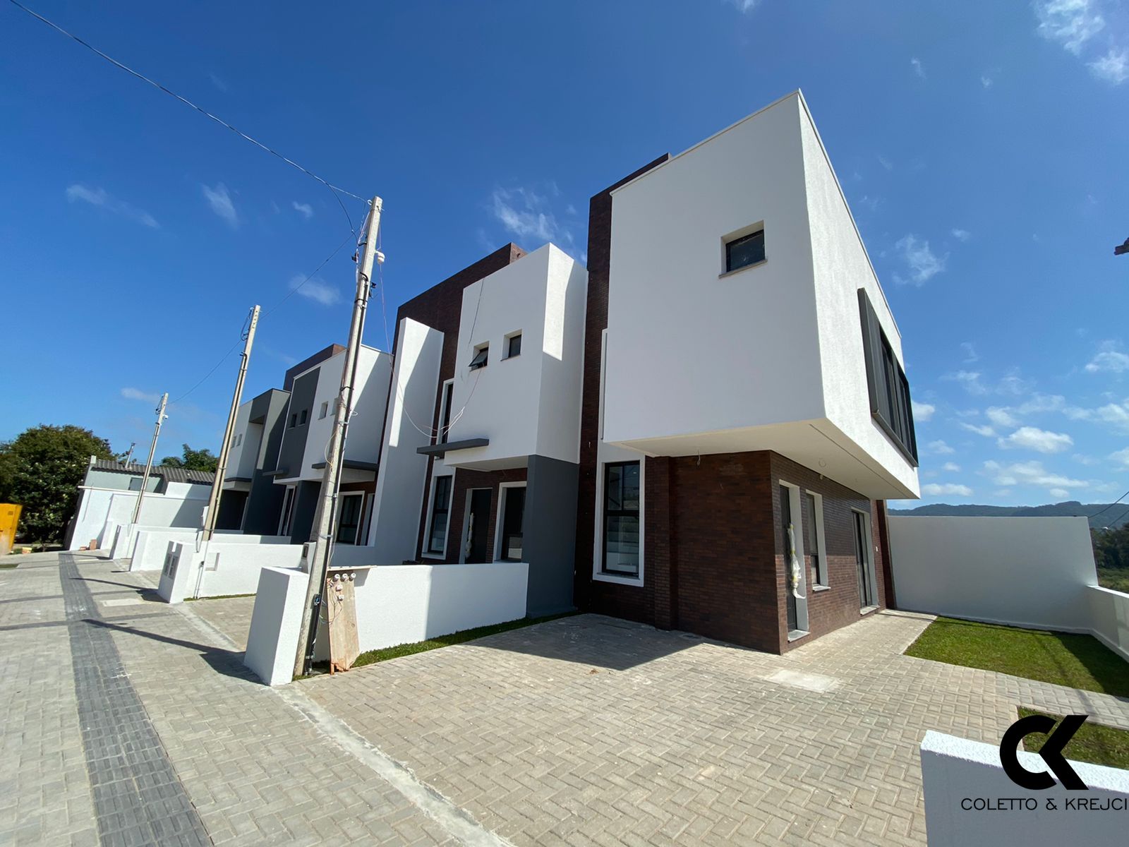 Casa à venda com 2 quartos, 84m² - Foto 1