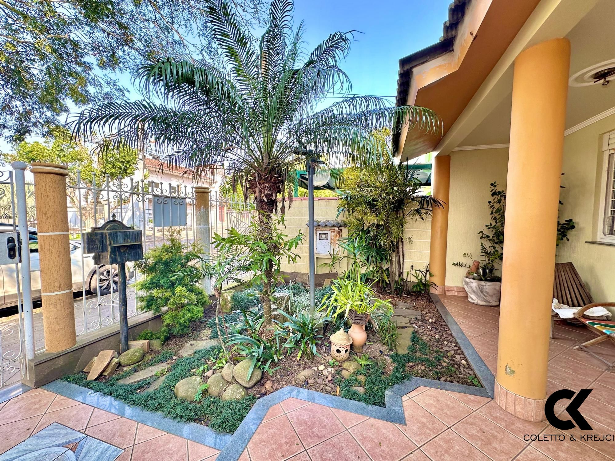 Casa, 3 quartos, 228 m² - Foto 1