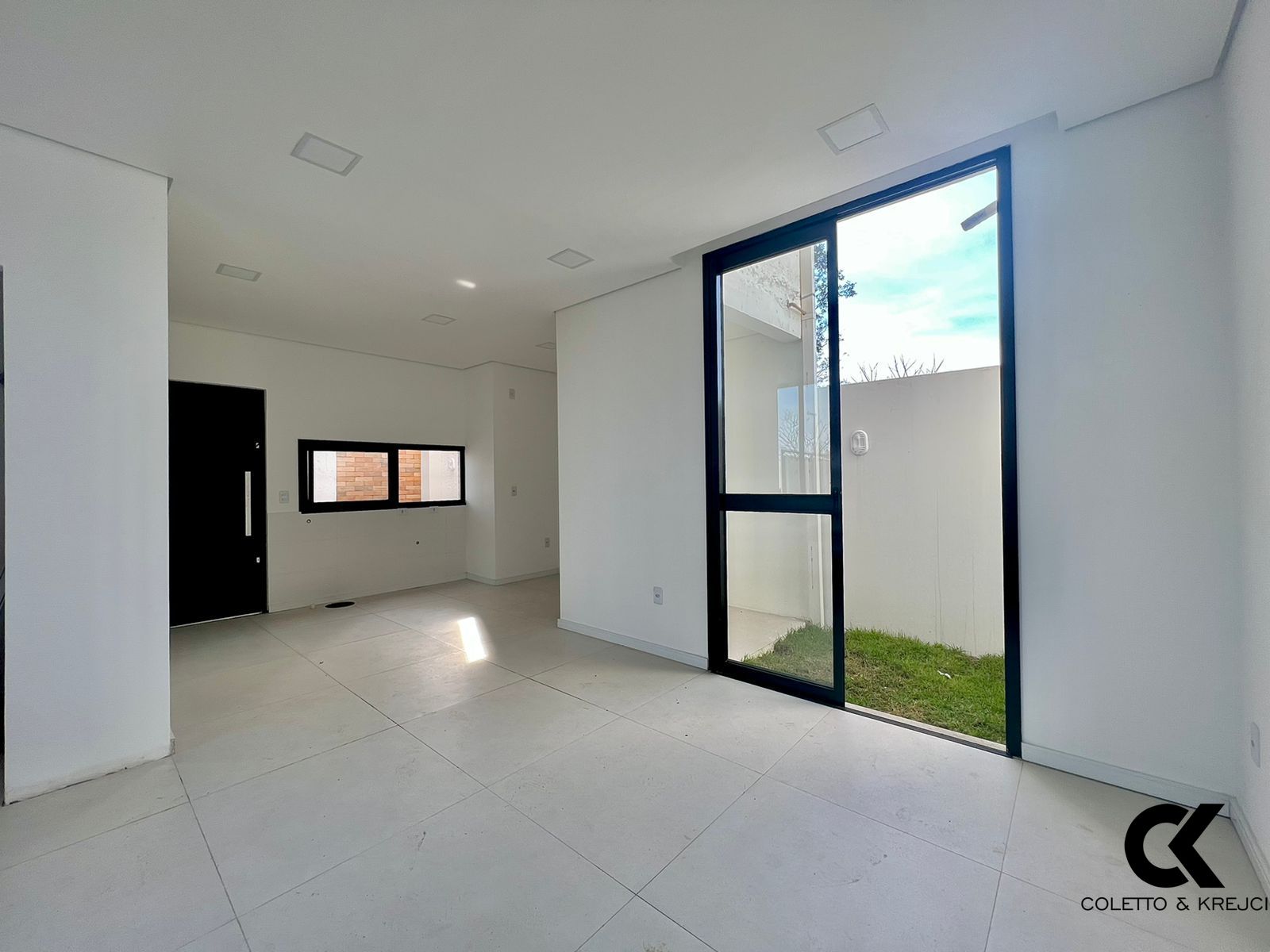 Casa de Condomínio à venda com 3 quartos, 121m² - Foto 2