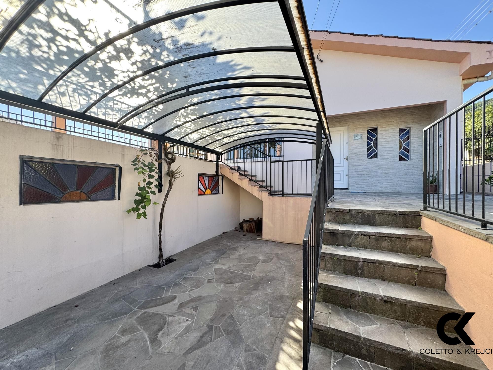 Casa, 3 quartos, 219 m² - Foto 2
