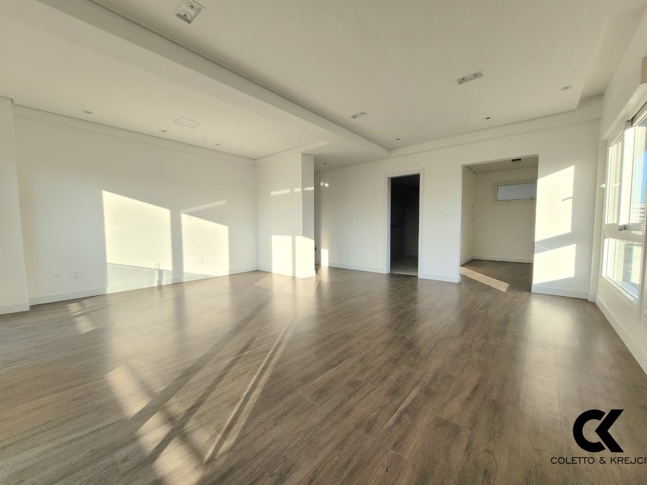 Apartamento à venda com 3 quartos, 227m² - Foto 9