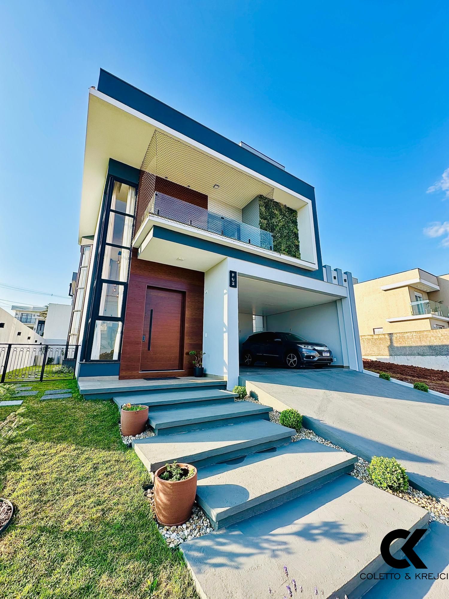 Casa de Condomínio à venda com 3 quartos, 245m² - Foto 1