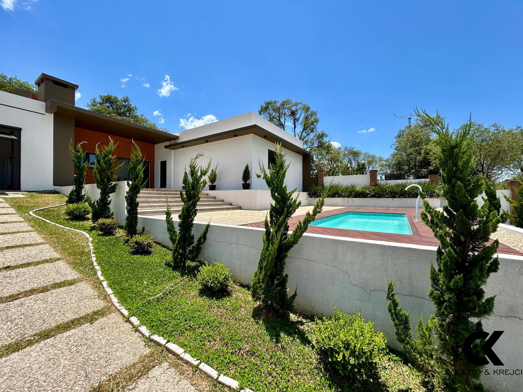 Casa, 3 quartos, 201 m² - Foto 1