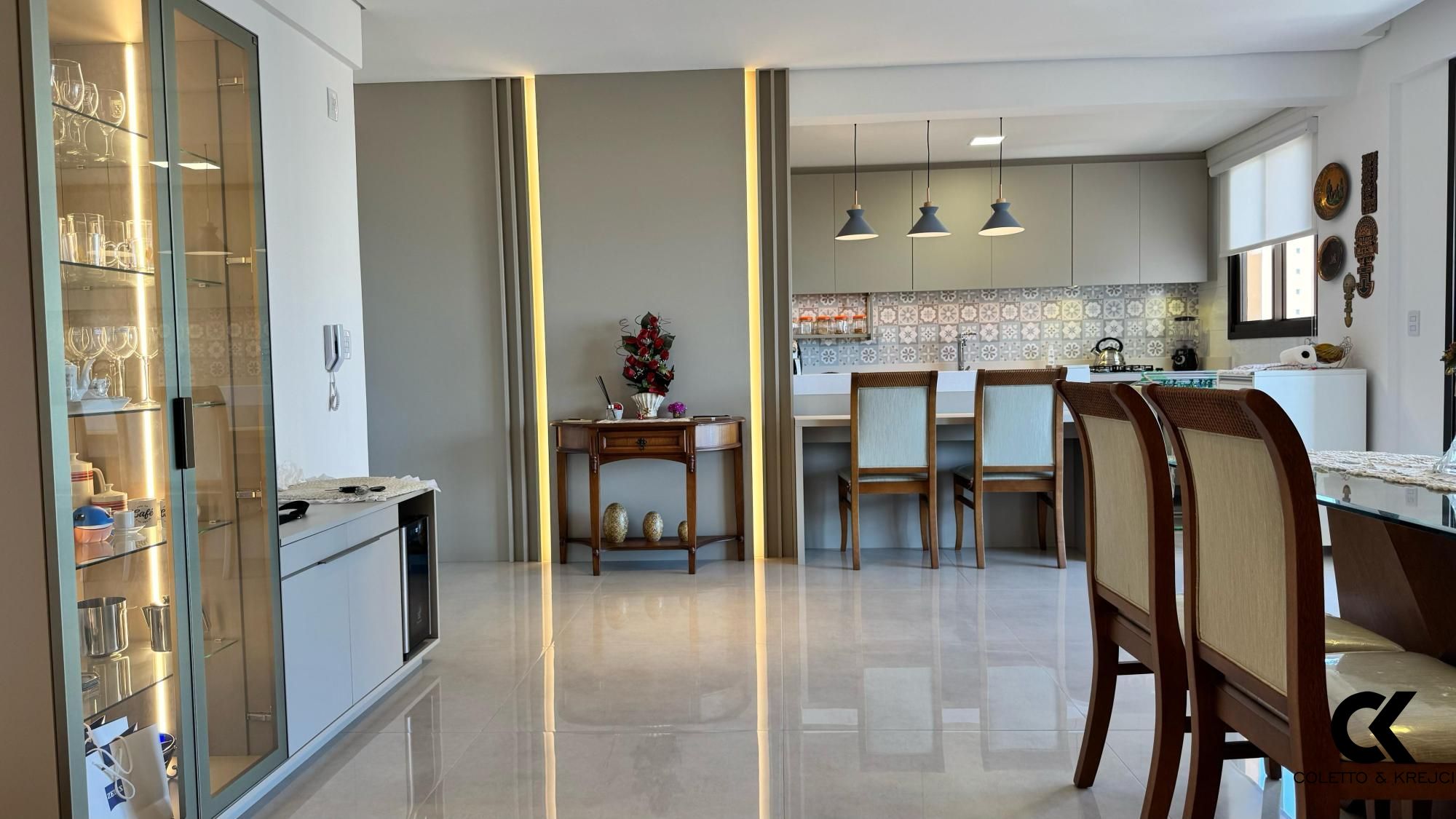 Apartamento à venda com 3 quartos, 137m² - Foto 3