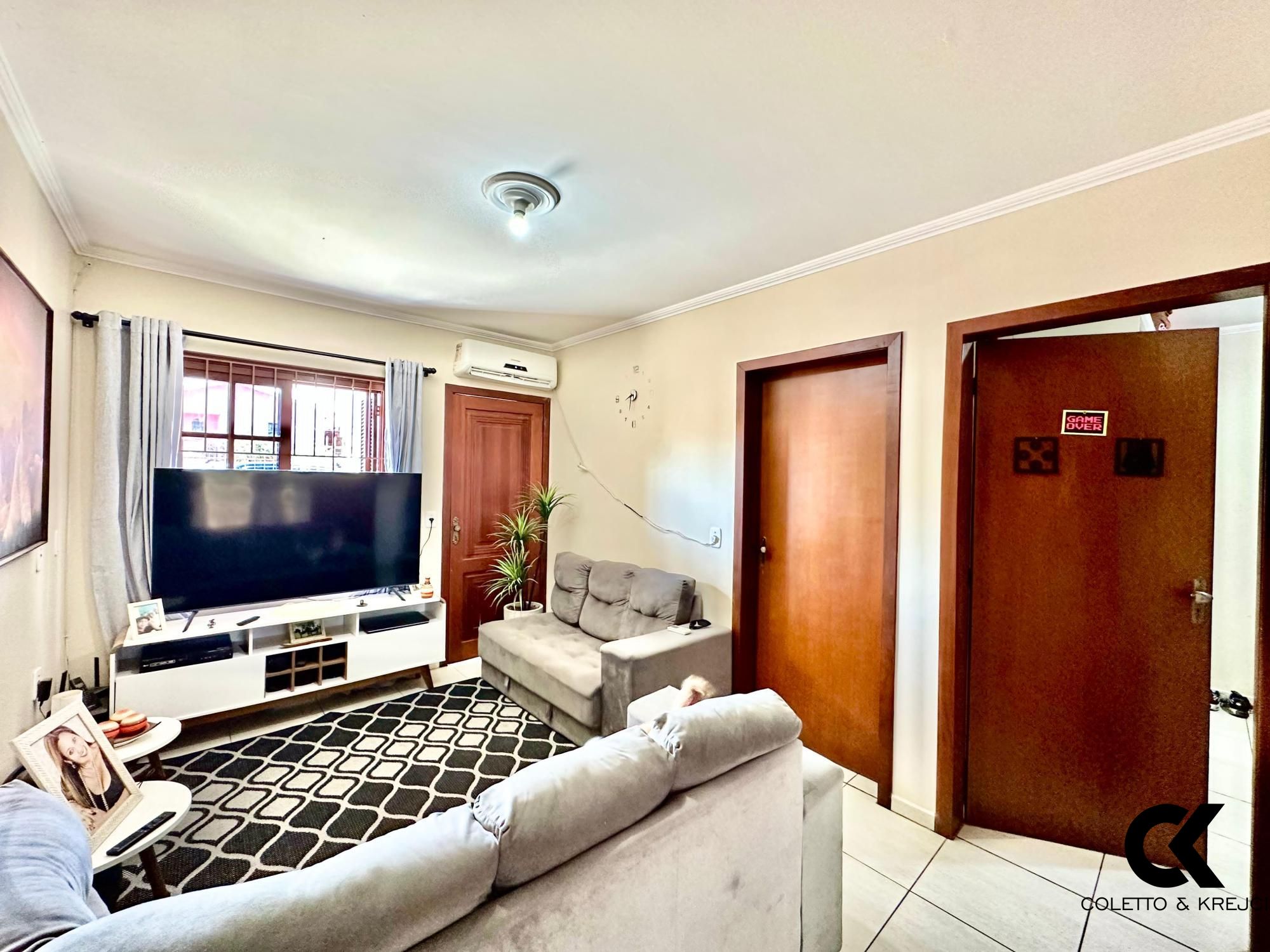 Casa à venda com 2 quartos, 90m² - Foto 1