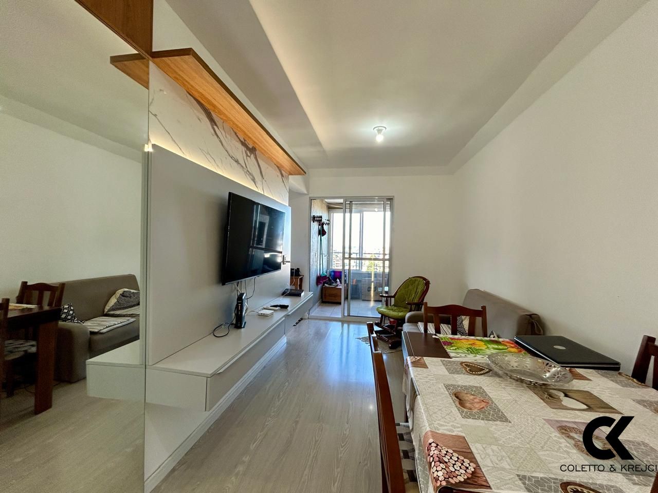 Apartamento à venda com 2 quartos, 57m² - Foto 2