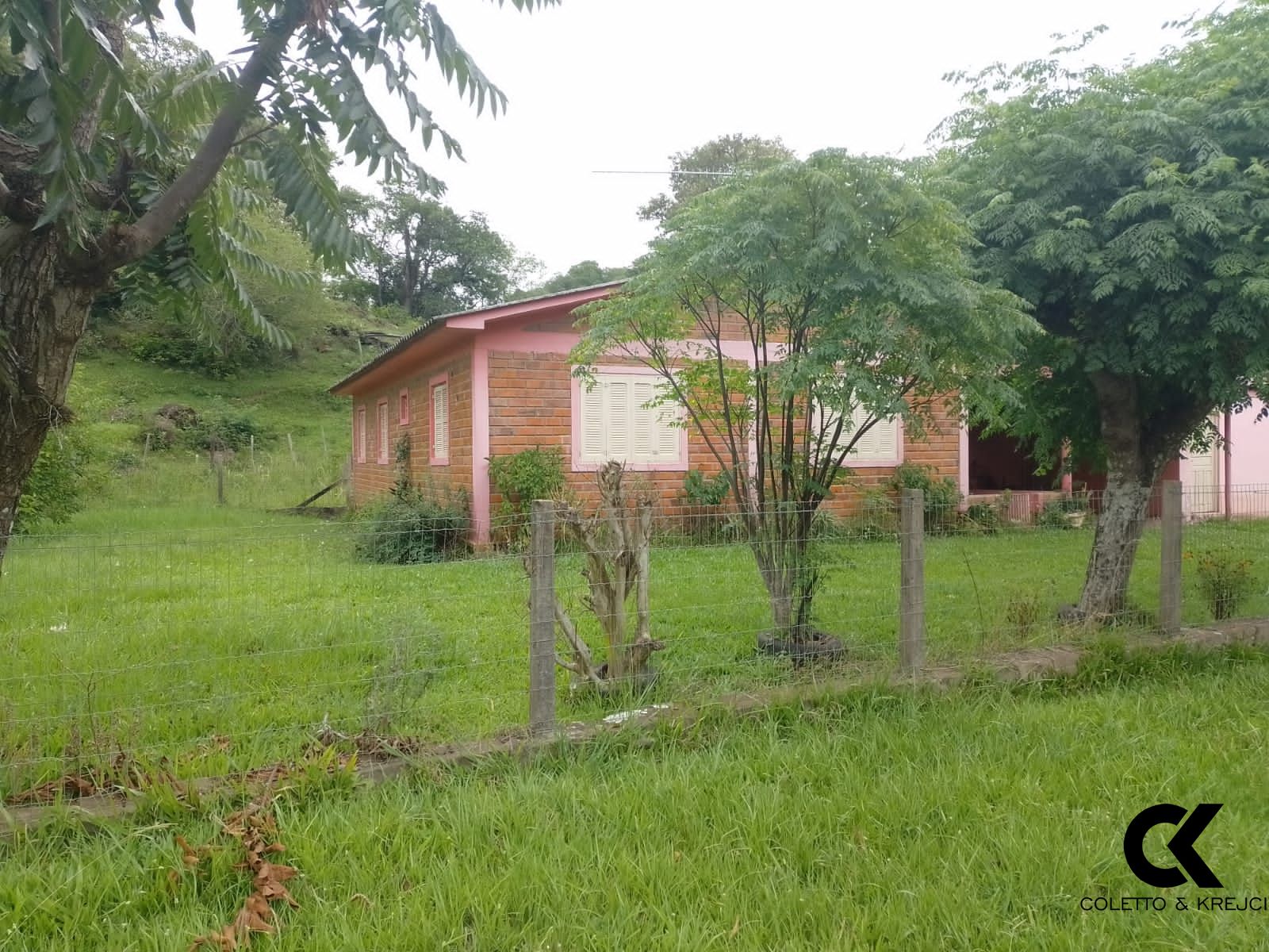 Chácara à venda com 3 quartos, 112m² - Foto 1