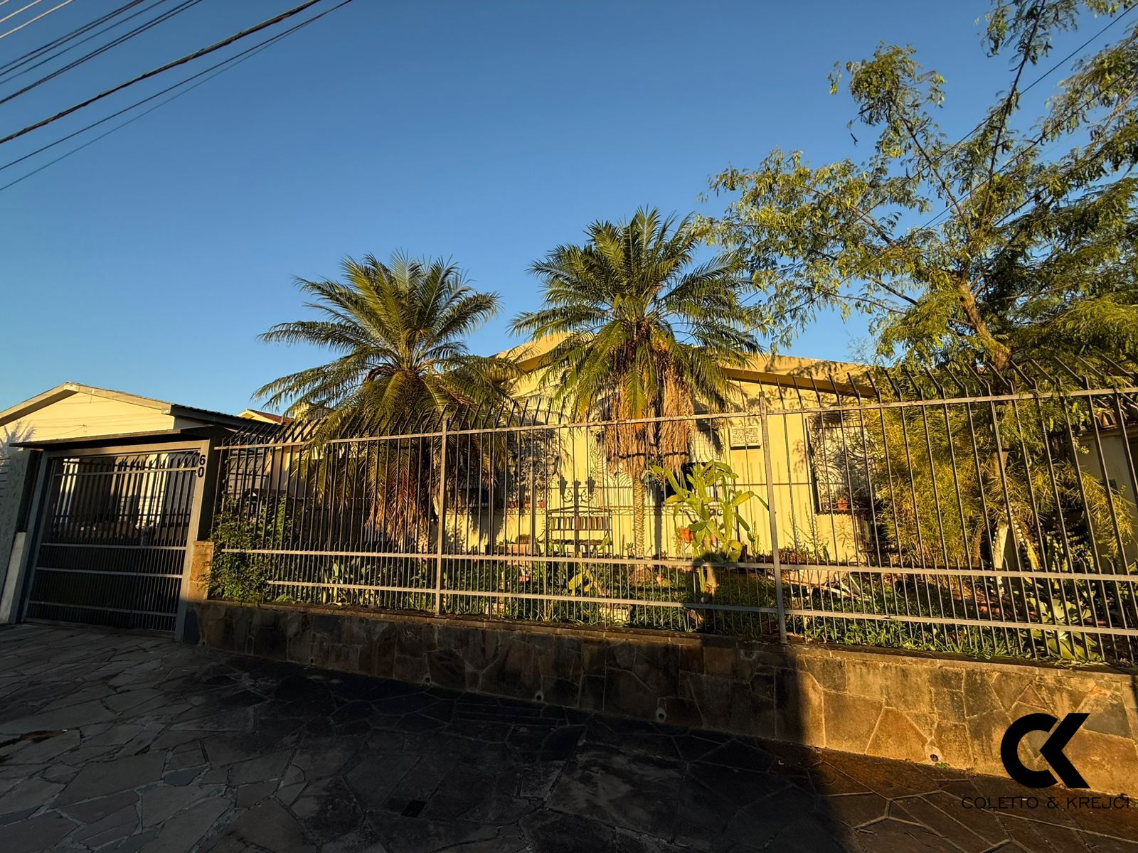 Casa, 4 quartos, 147 m² - Foto 1