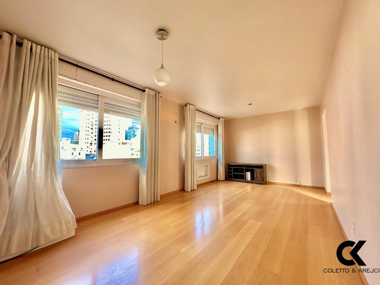 Apartamento à venda com 3 quartos, 122m² - Foto 2