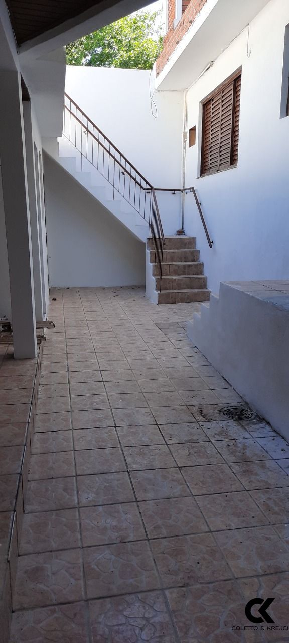 Casa à venda com 3 quartos, 280m² - Foto 4