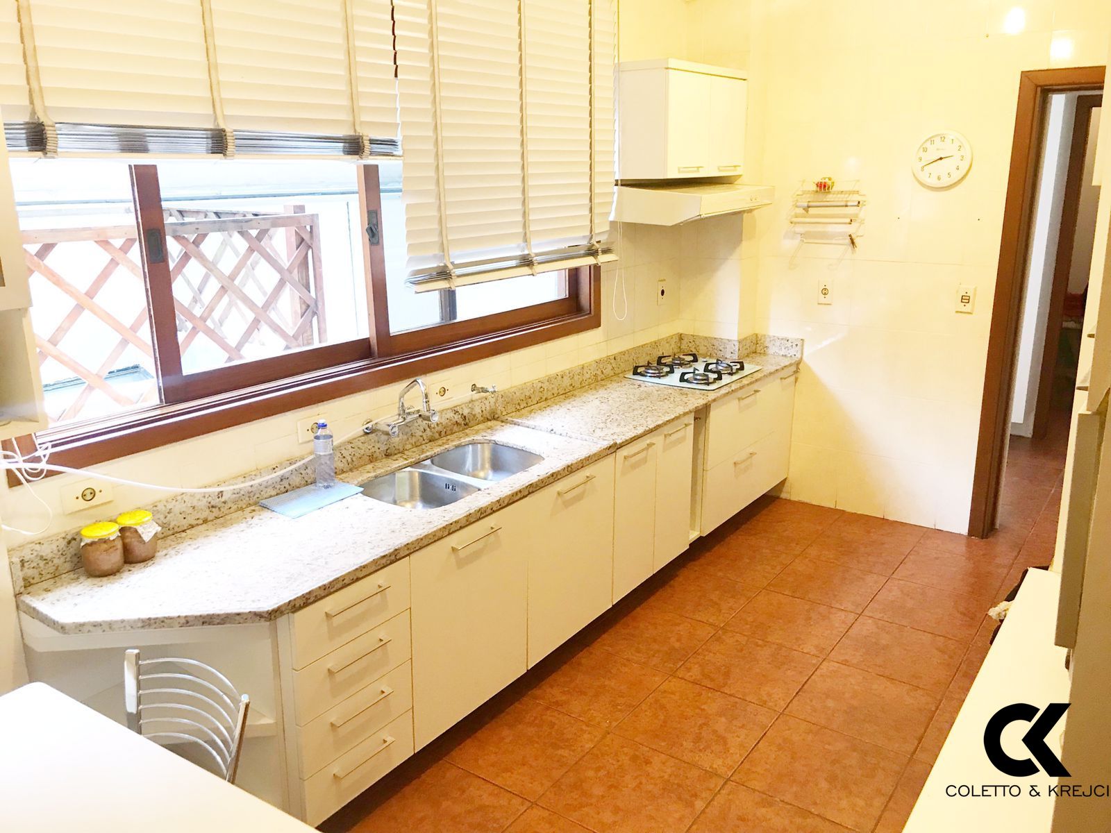 Apartamento à venda com 3 quartos, 252m² - Foto 9