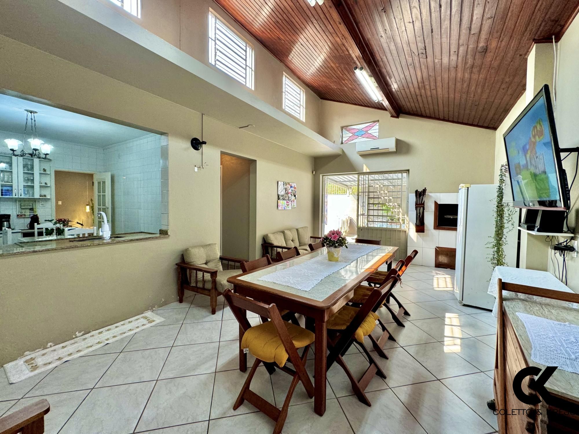 Casa, 3 quartos, 260 m² - Foto 1