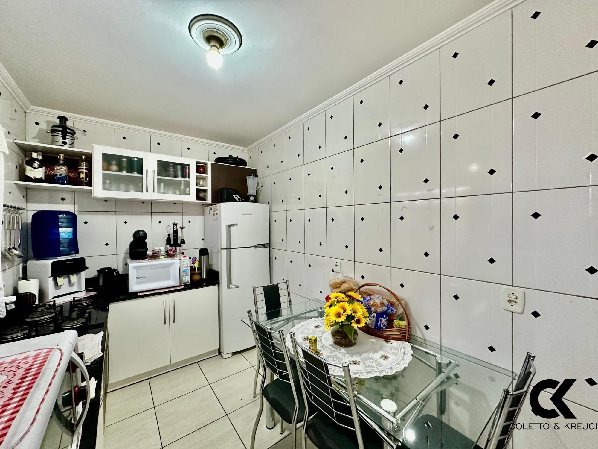 Casa à venda com 2 quartos, 90m² - Foto 9