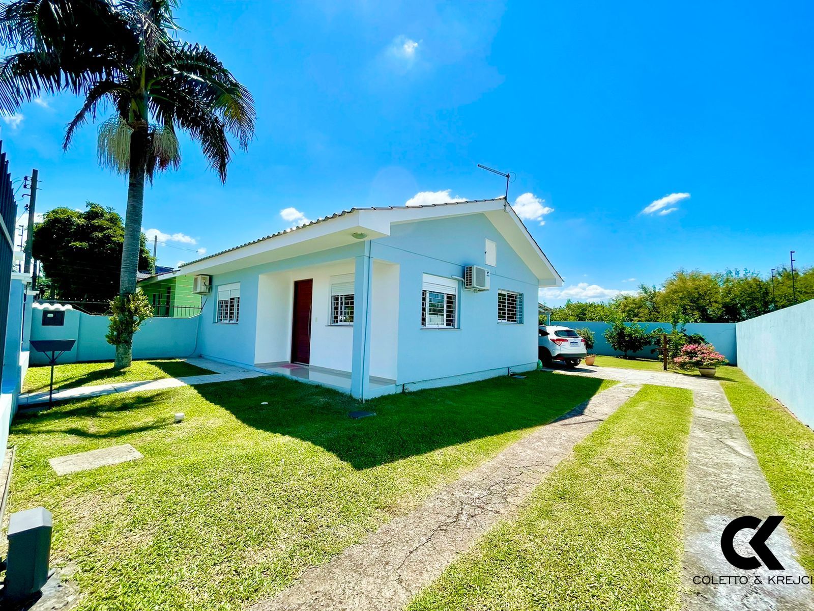 Casa à venda com 2 quartos, 81m² - Foto 1