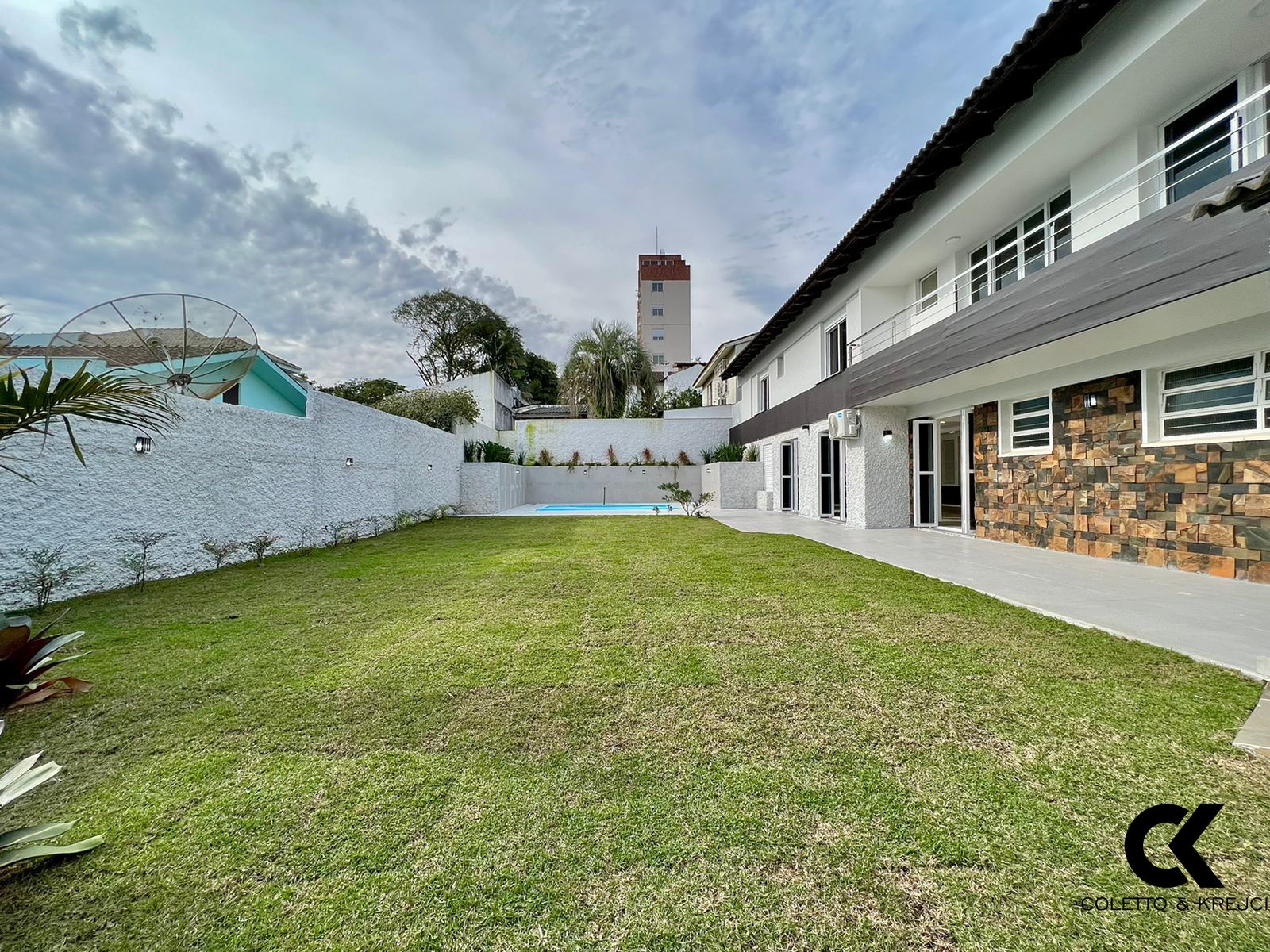 Casa à venda com 3 quartos, 300m² - Foto 4