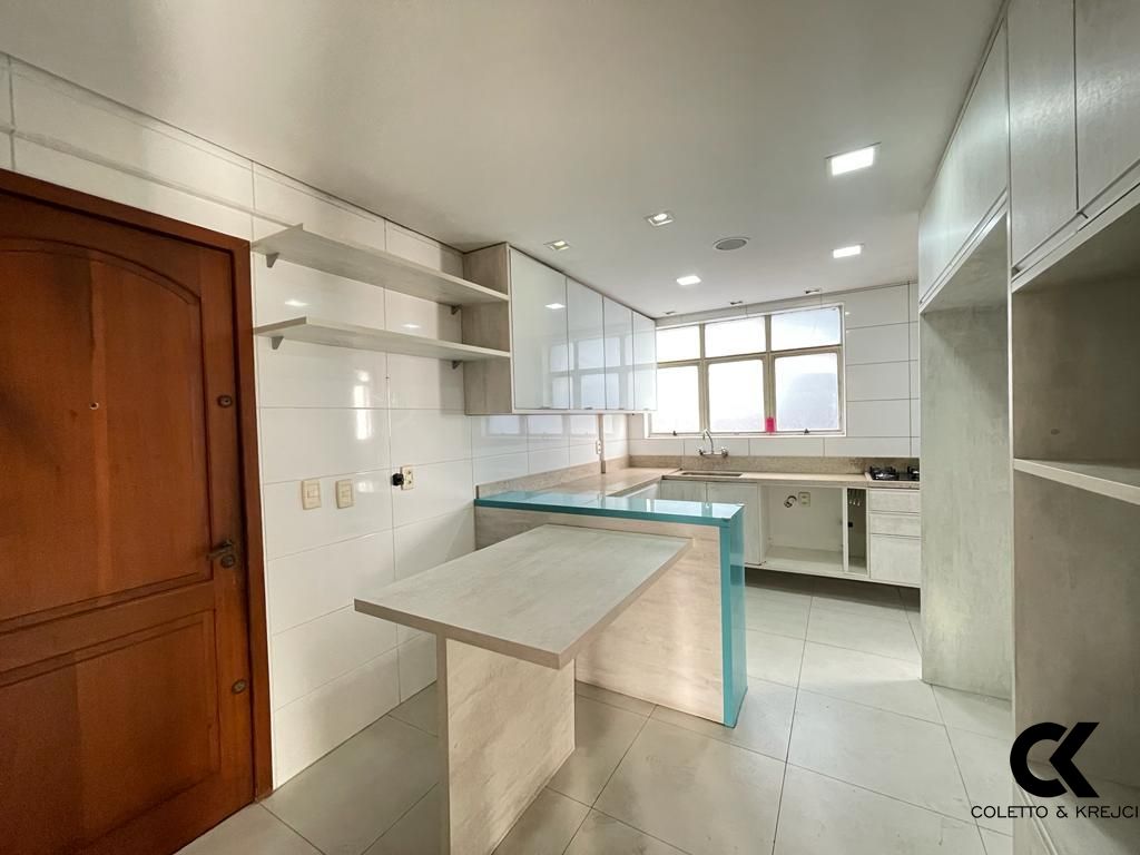 Apartamento à venda com 4 quartos, 141m² - Foto 1