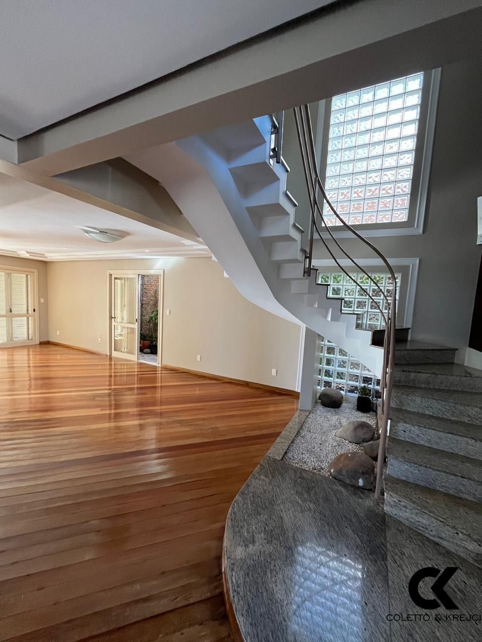 Casa, 4 quartos, 290 m² - Foto 1