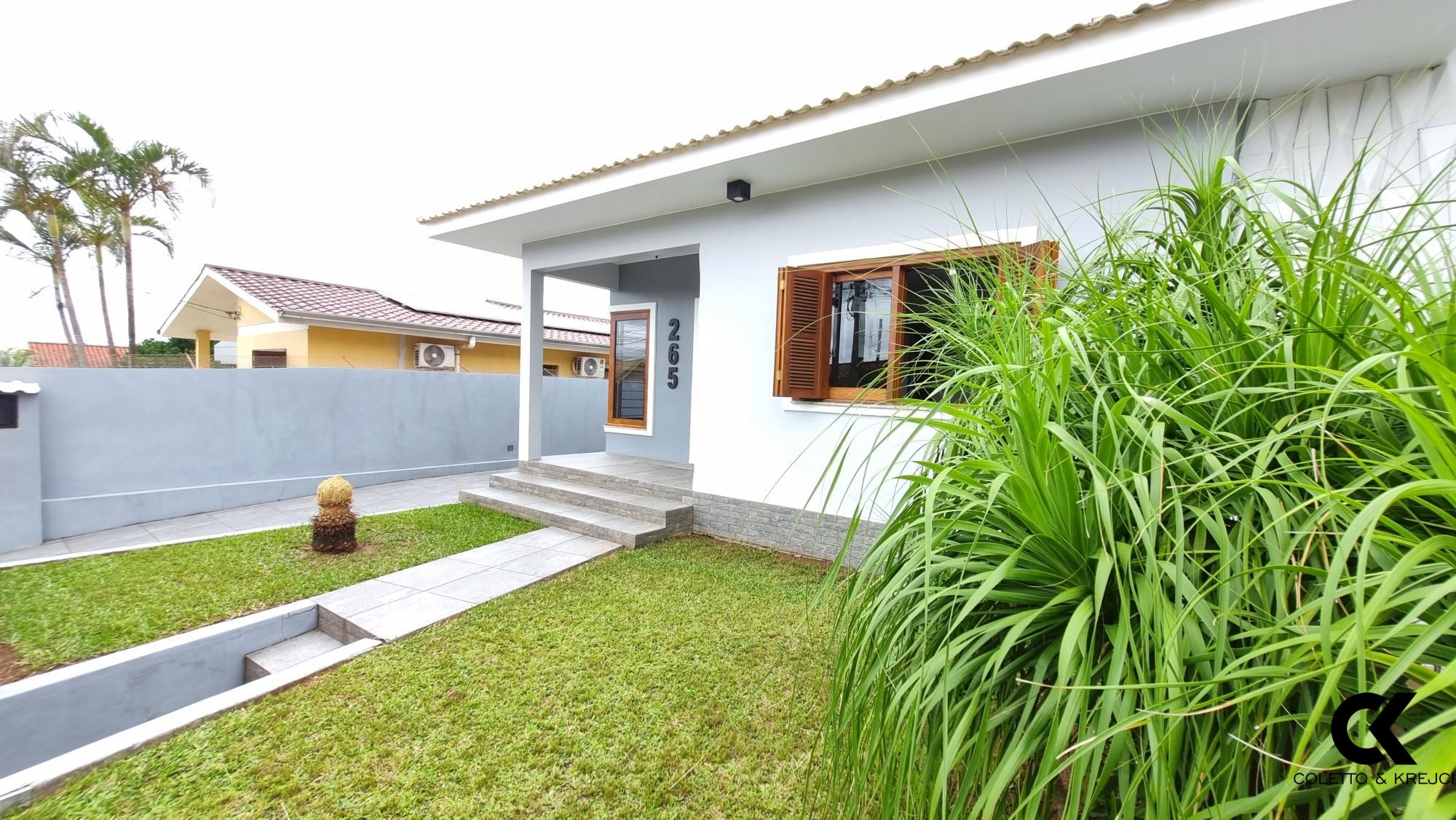 Casa à venda com 3 quartos, 159m² - Foto 1