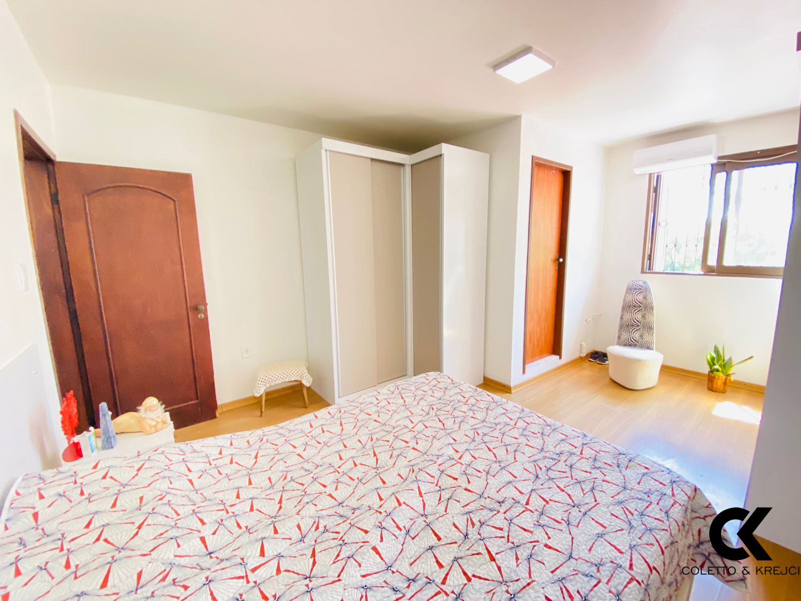Casa à venda com 4 quartos, 226m² - Foto 8