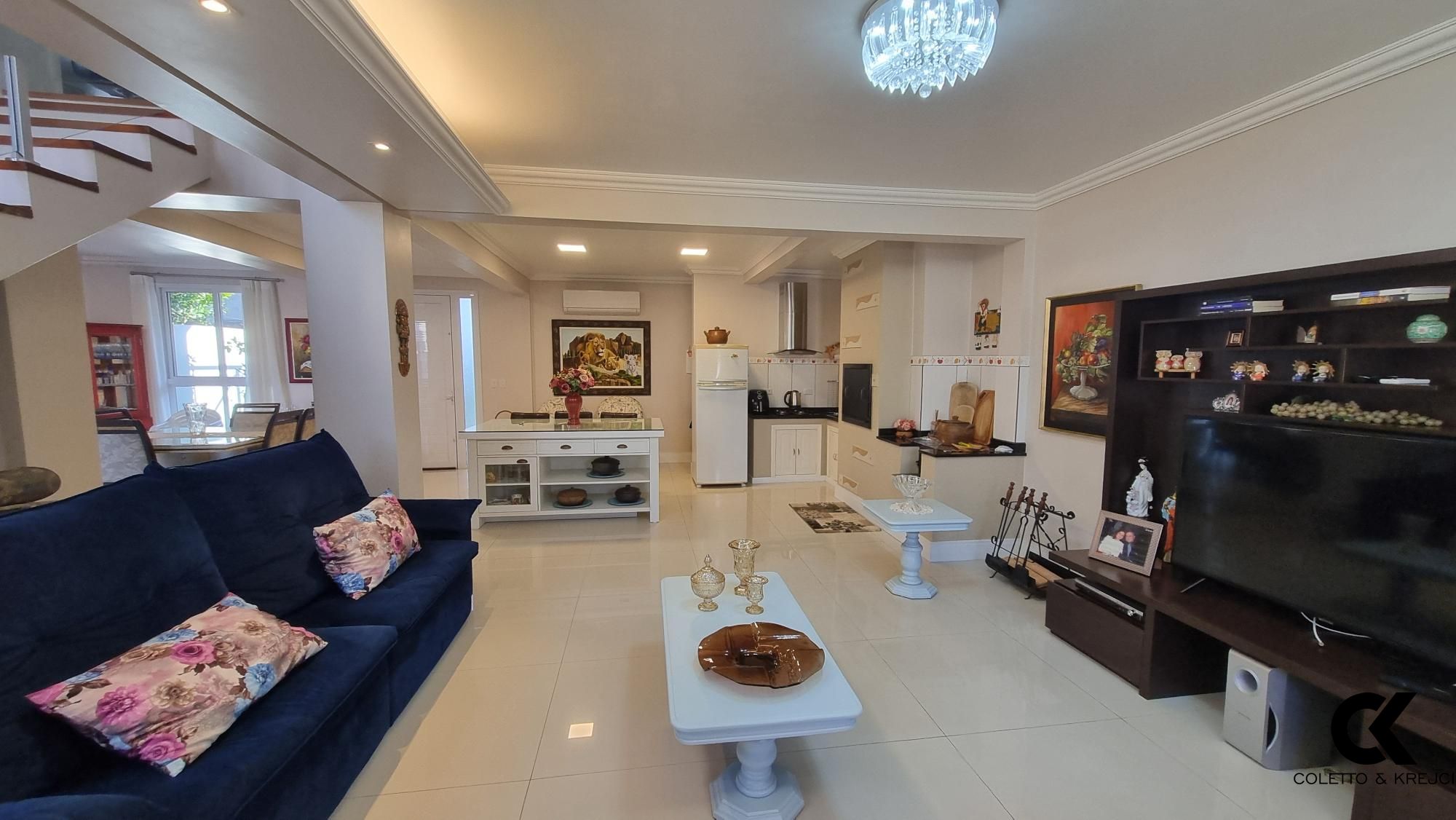 Casa à venda com 3 quartos, 207m² - Foto 3