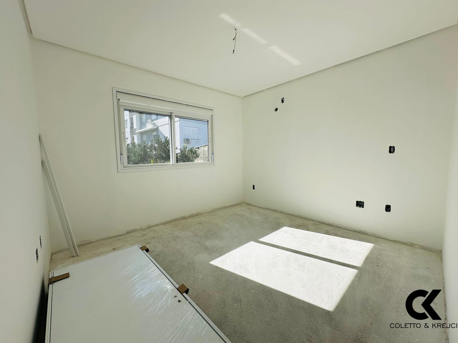 Apartamento à venda com 2 quartos, 67m² - Foto 4