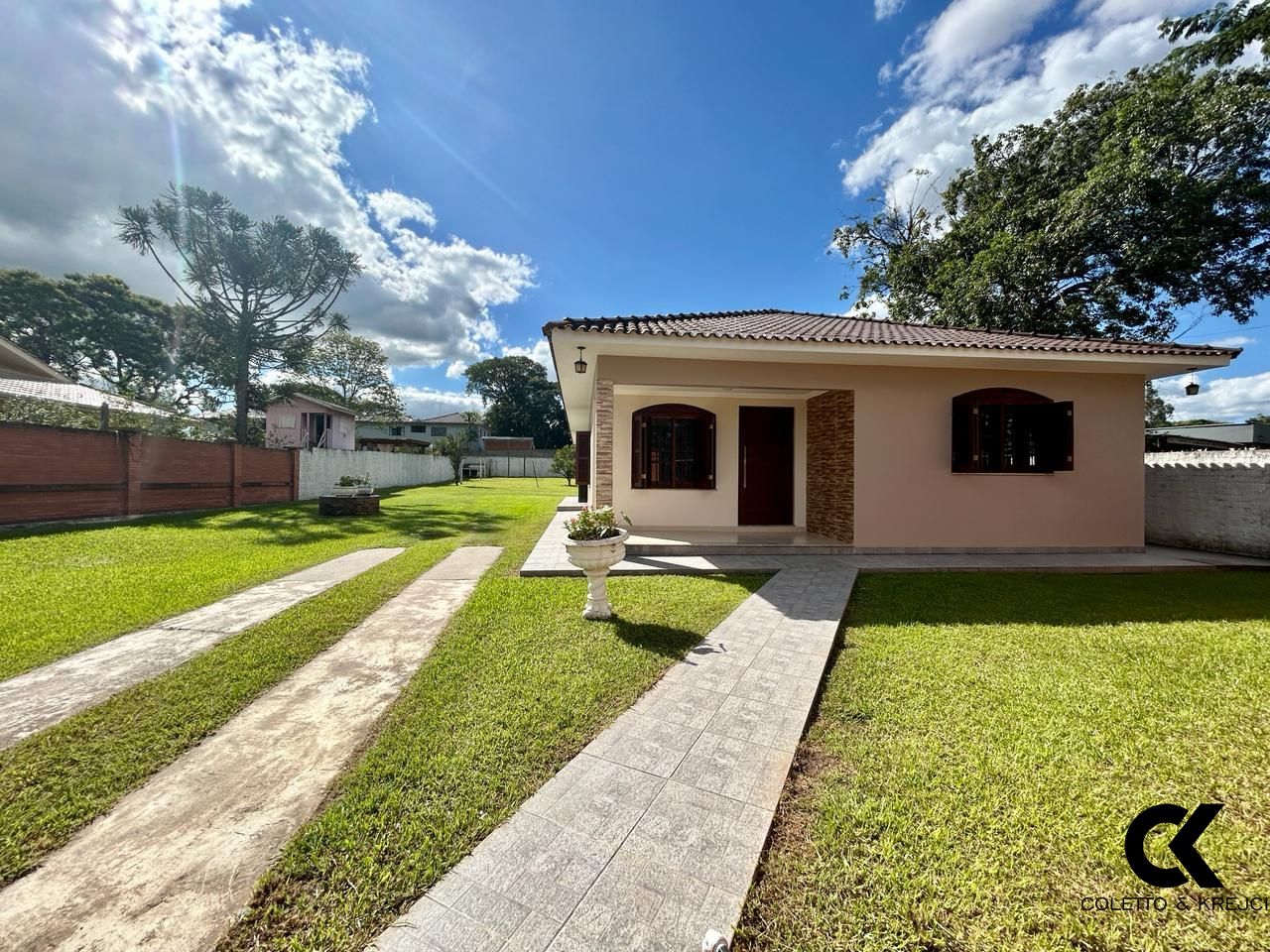 Casa à venda com 3 quartos, 160m² - Foto 1