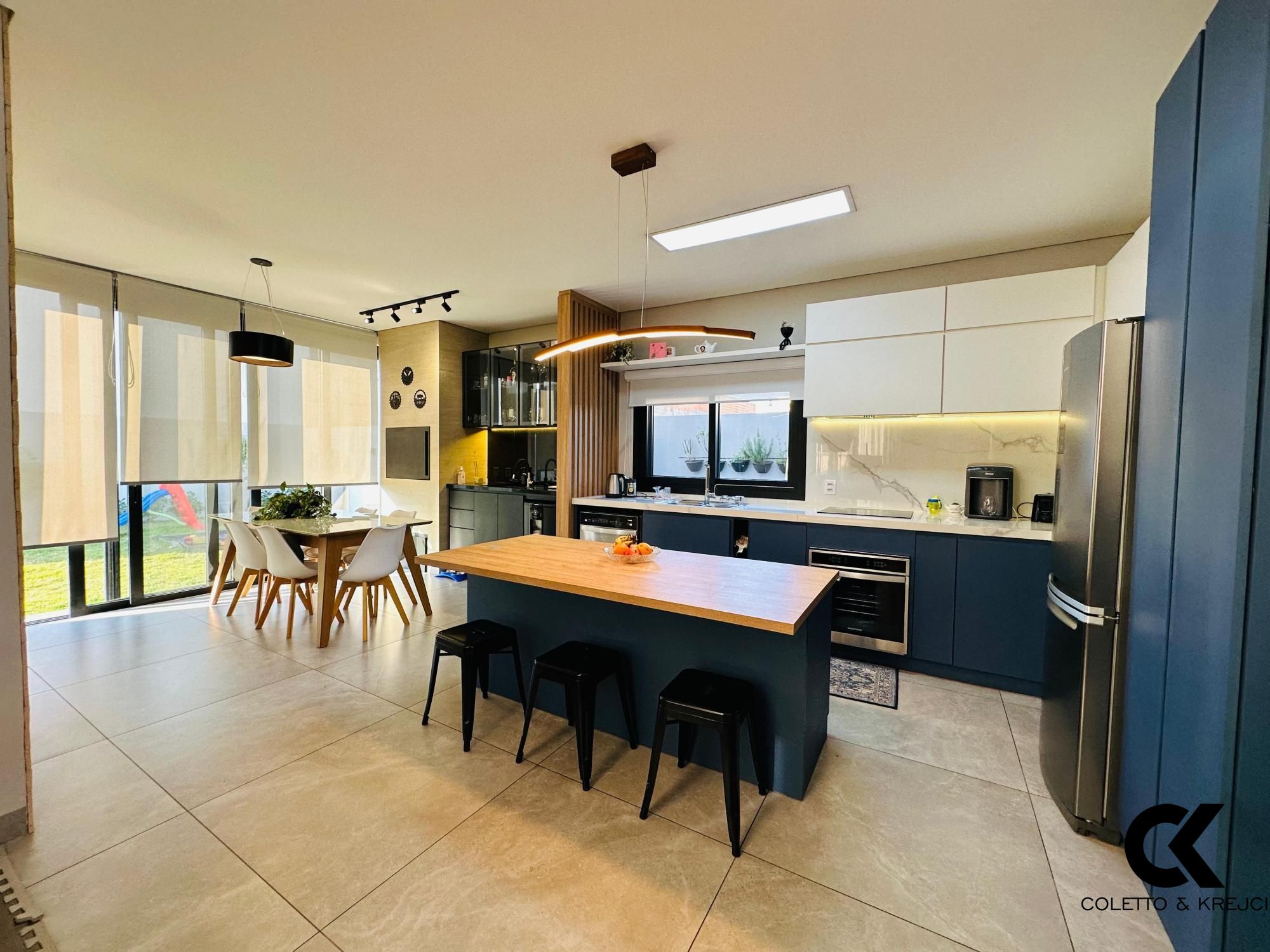 Casa de Condomínio à venda com 3 quartos, 245m² - Foto 4