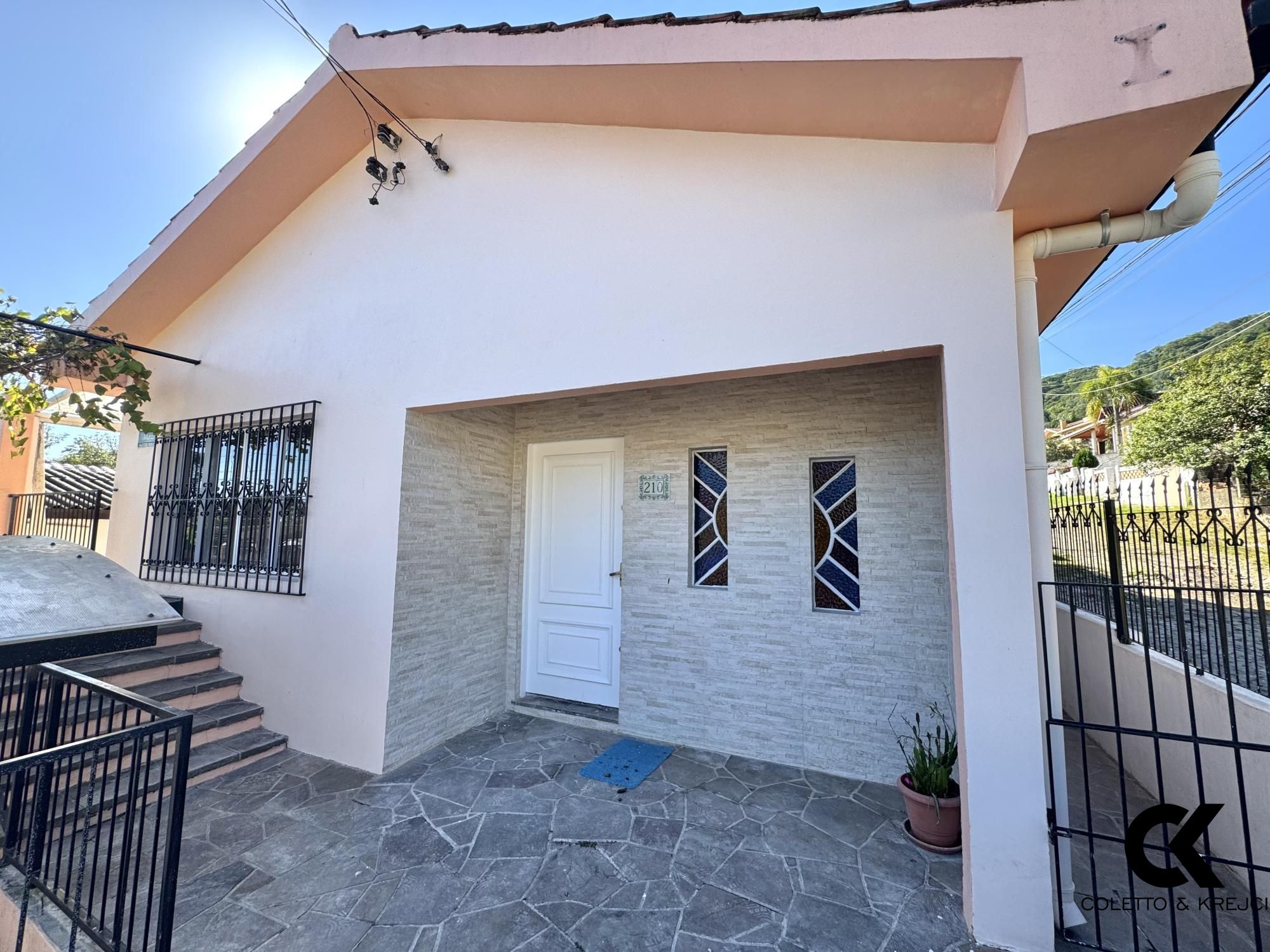 Casa, 3 quartos, 219 m² - Foto 1