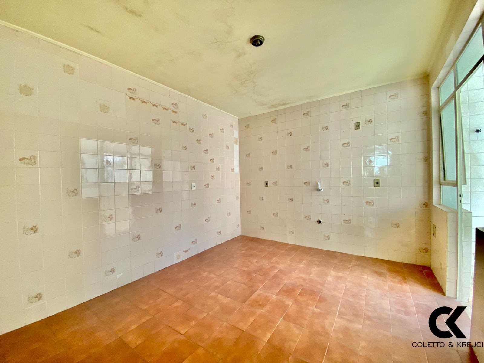 Apartamento à venda com 2 quartos, 70m² - Foto 2