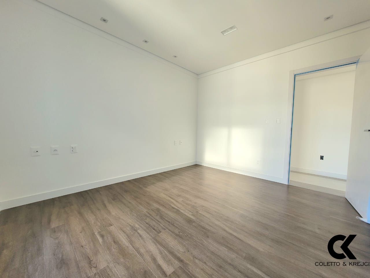 Apartamento à venda com 3 quartos, 227m² - Foto 13