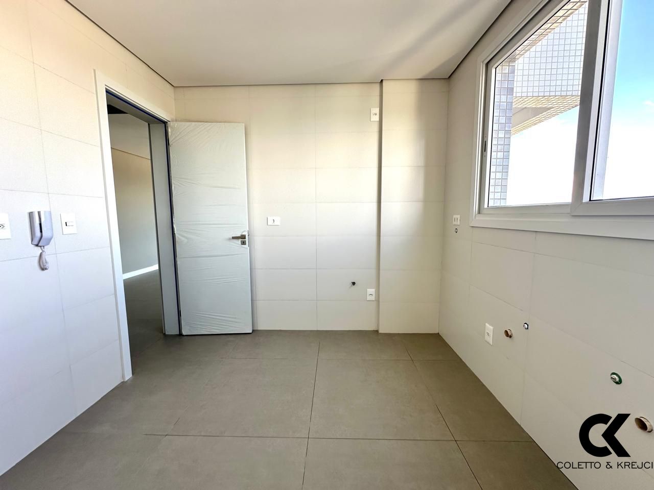 Apartamento à venda com 3 quartos, 121m² - Foto 5